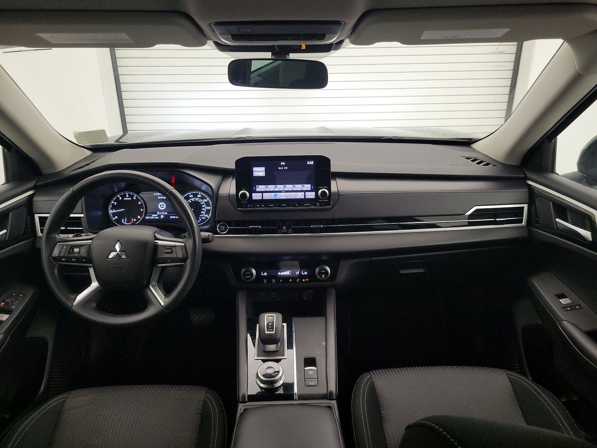 Thumbnail: 2023 Mitsubishi Outlander - 9