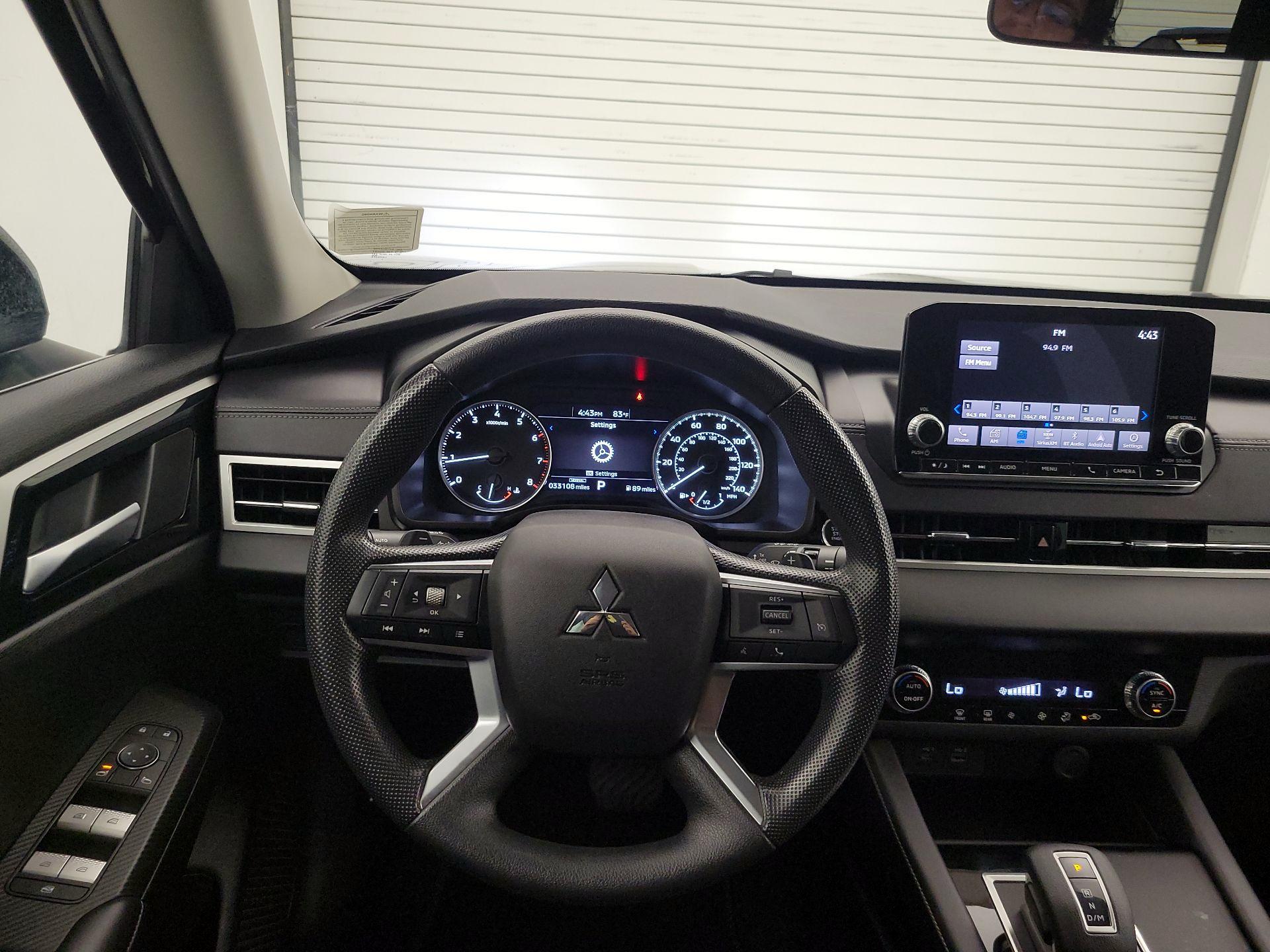 Thumbnail: 2023 Mitsubishi Outlander - 10