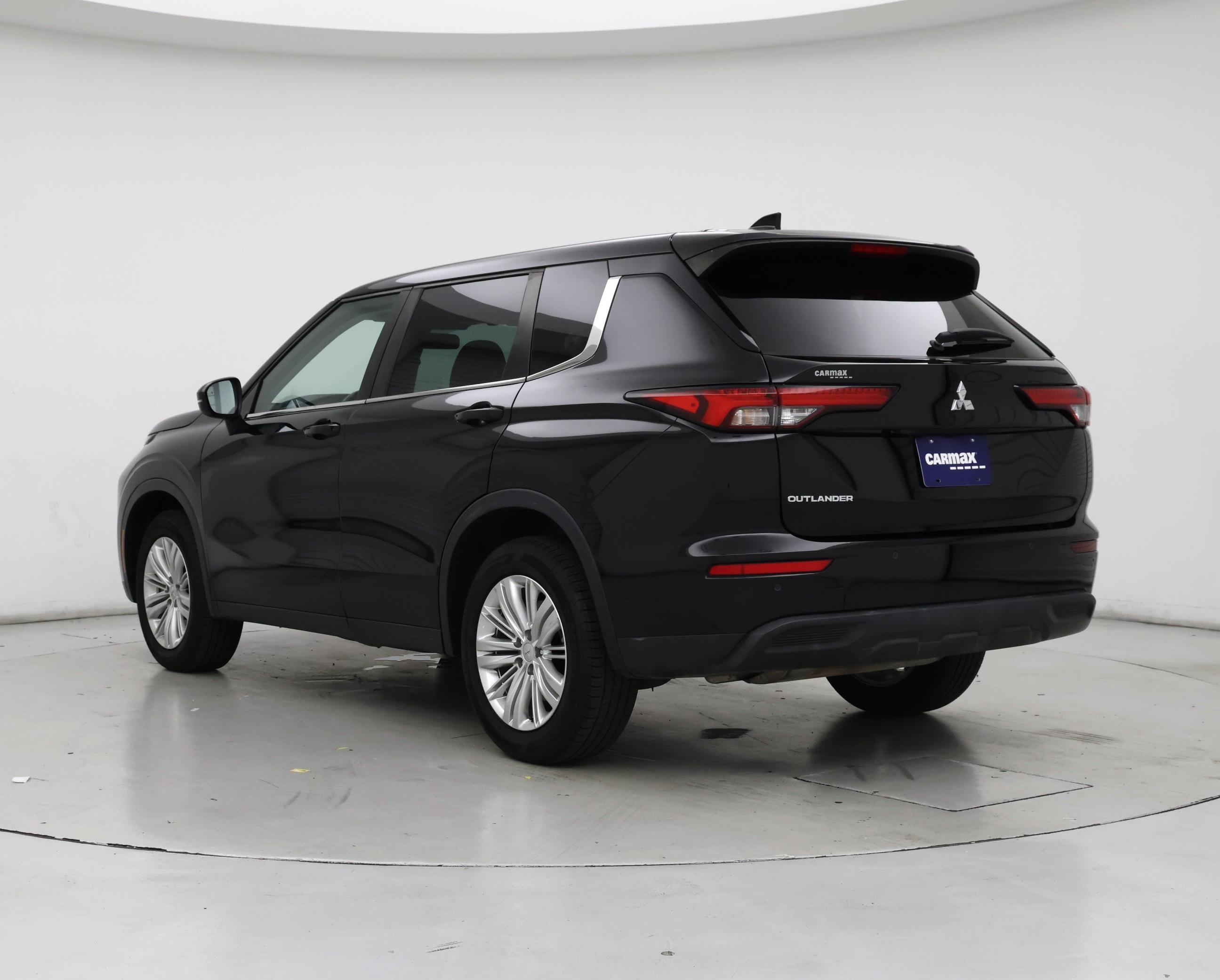 Thumbnail: 2023 Mitsubishi Outlander - 2