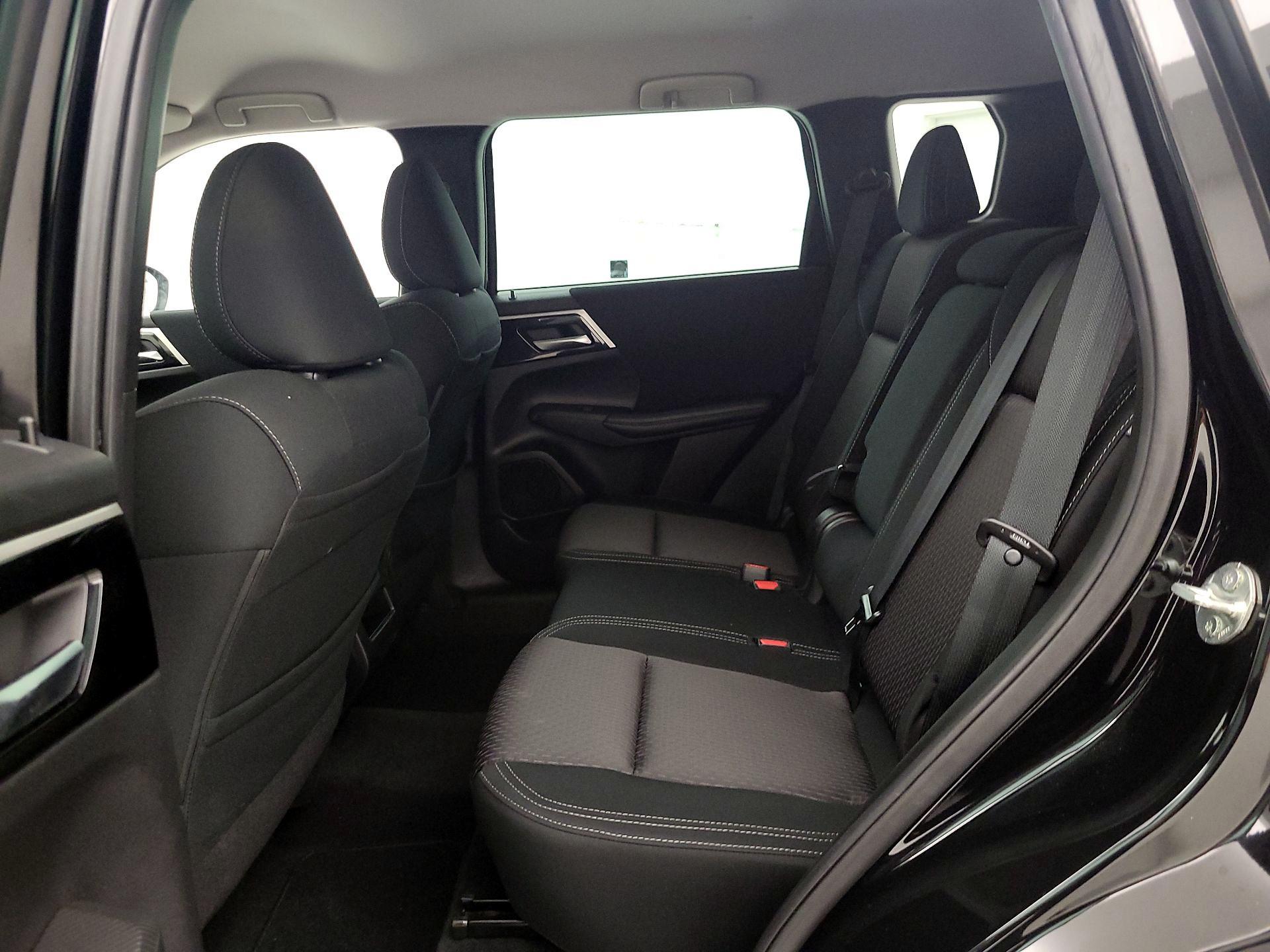 Thumbnail: 2023 Mitsubishi Outlander - 19