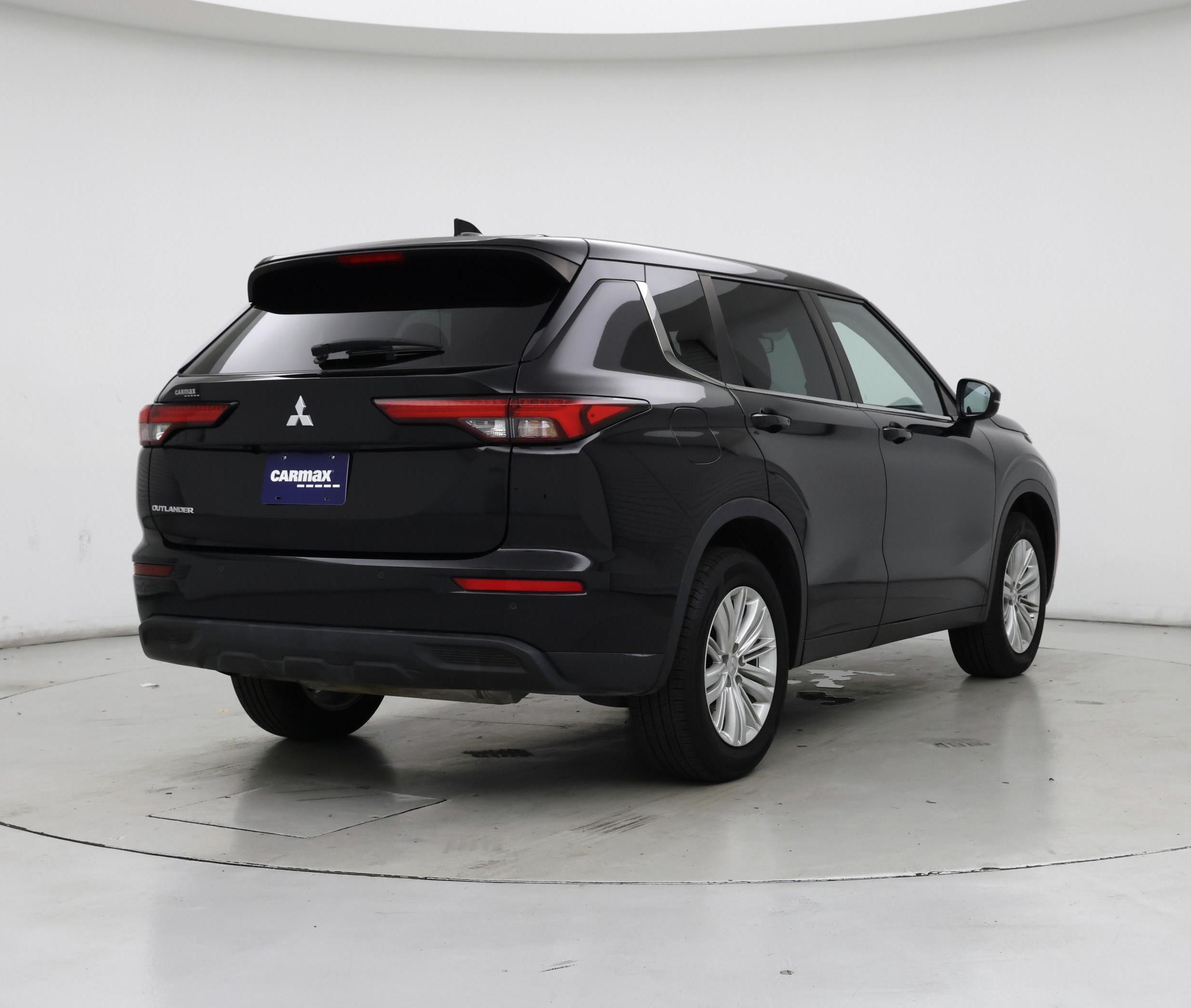 Thumbnail: 2023 Mitsubishi Outlander - 8