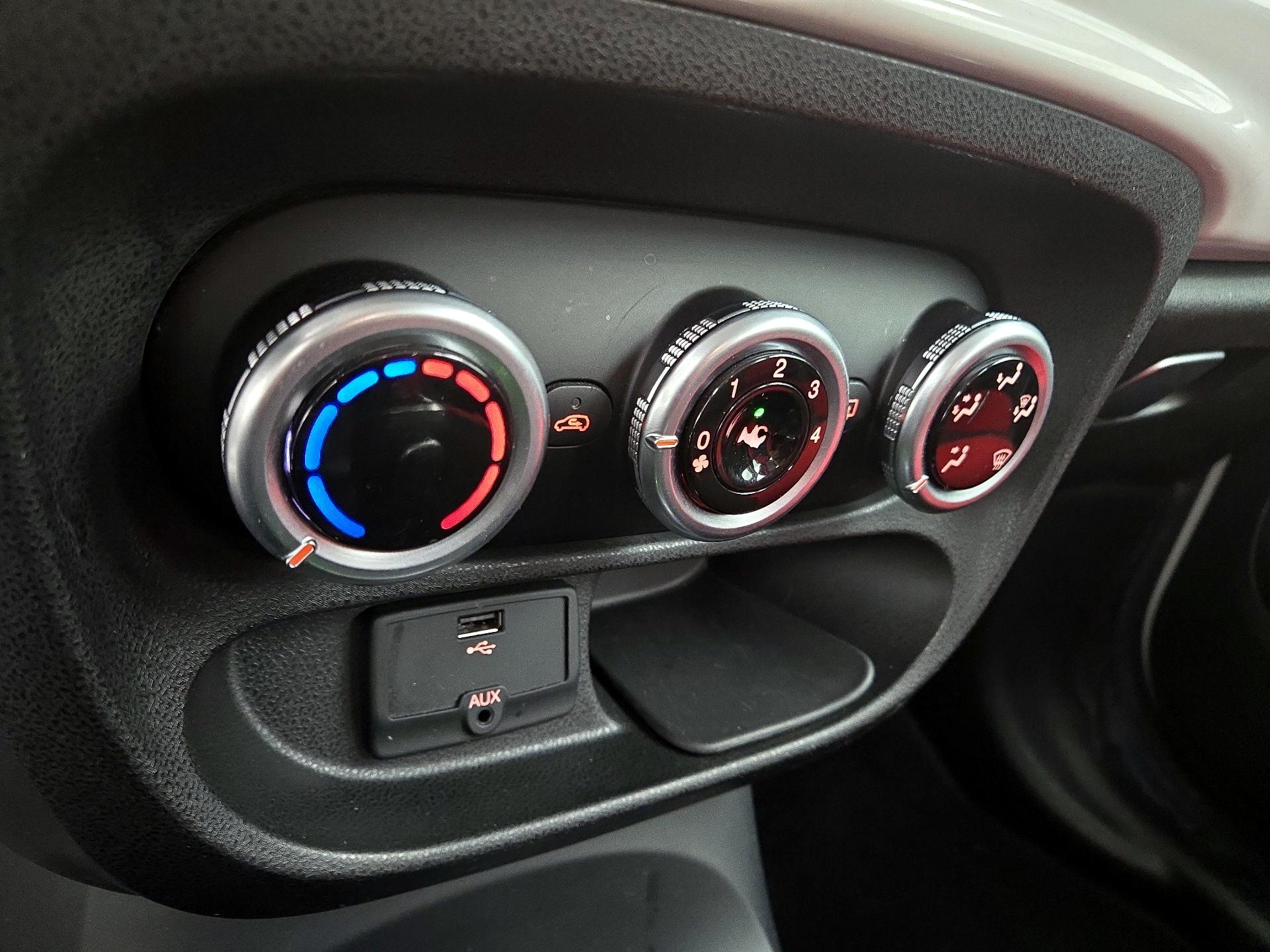 Thumbnail: 2015 Fiat 500L - 14