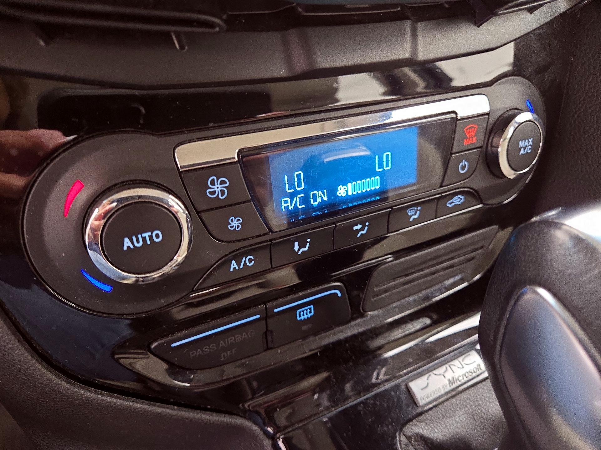Thumbnail: 2014 Ford Focus - 17