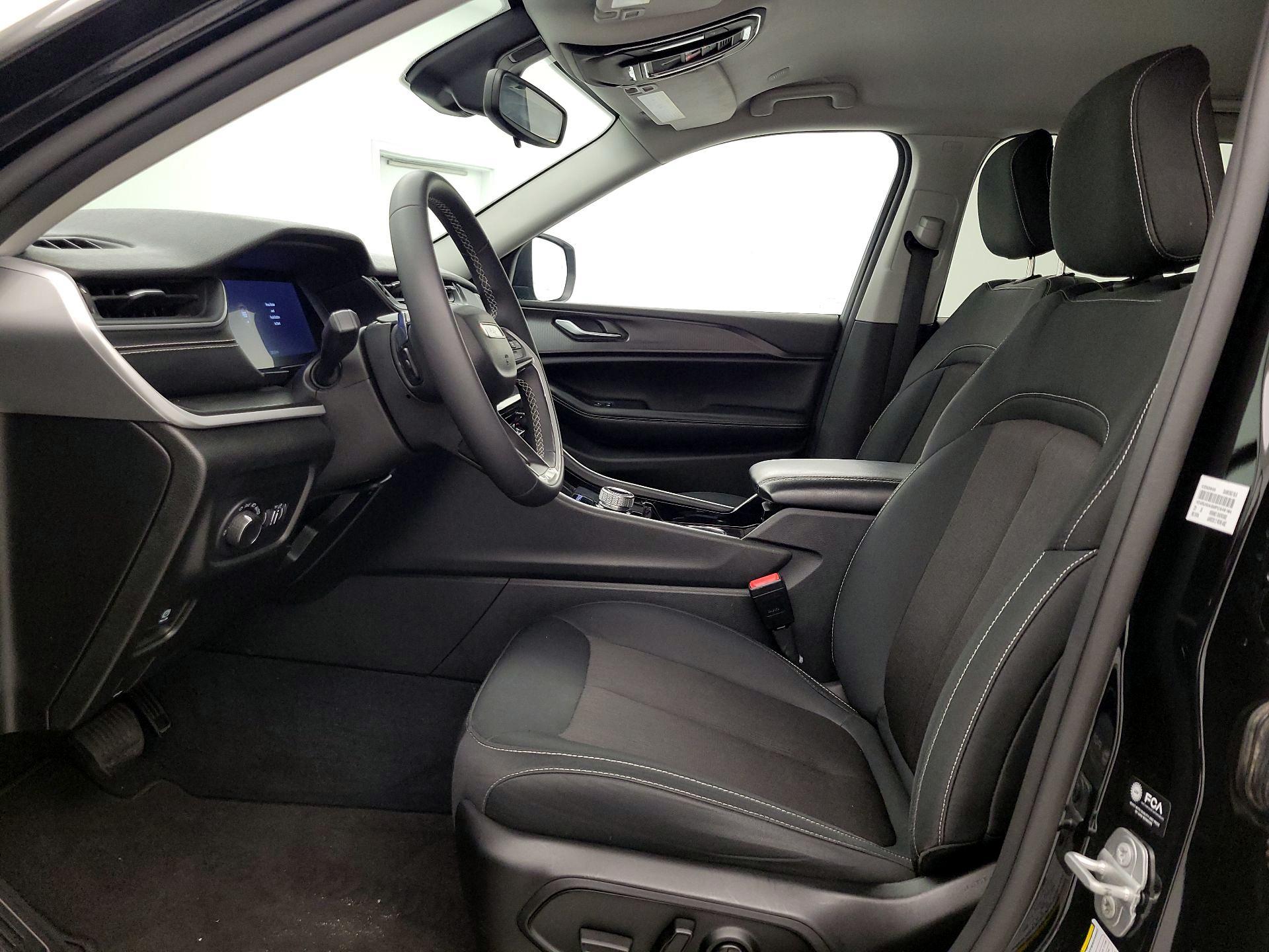 Thumbnail: 2023 Jeep Grand Cherokee - 11