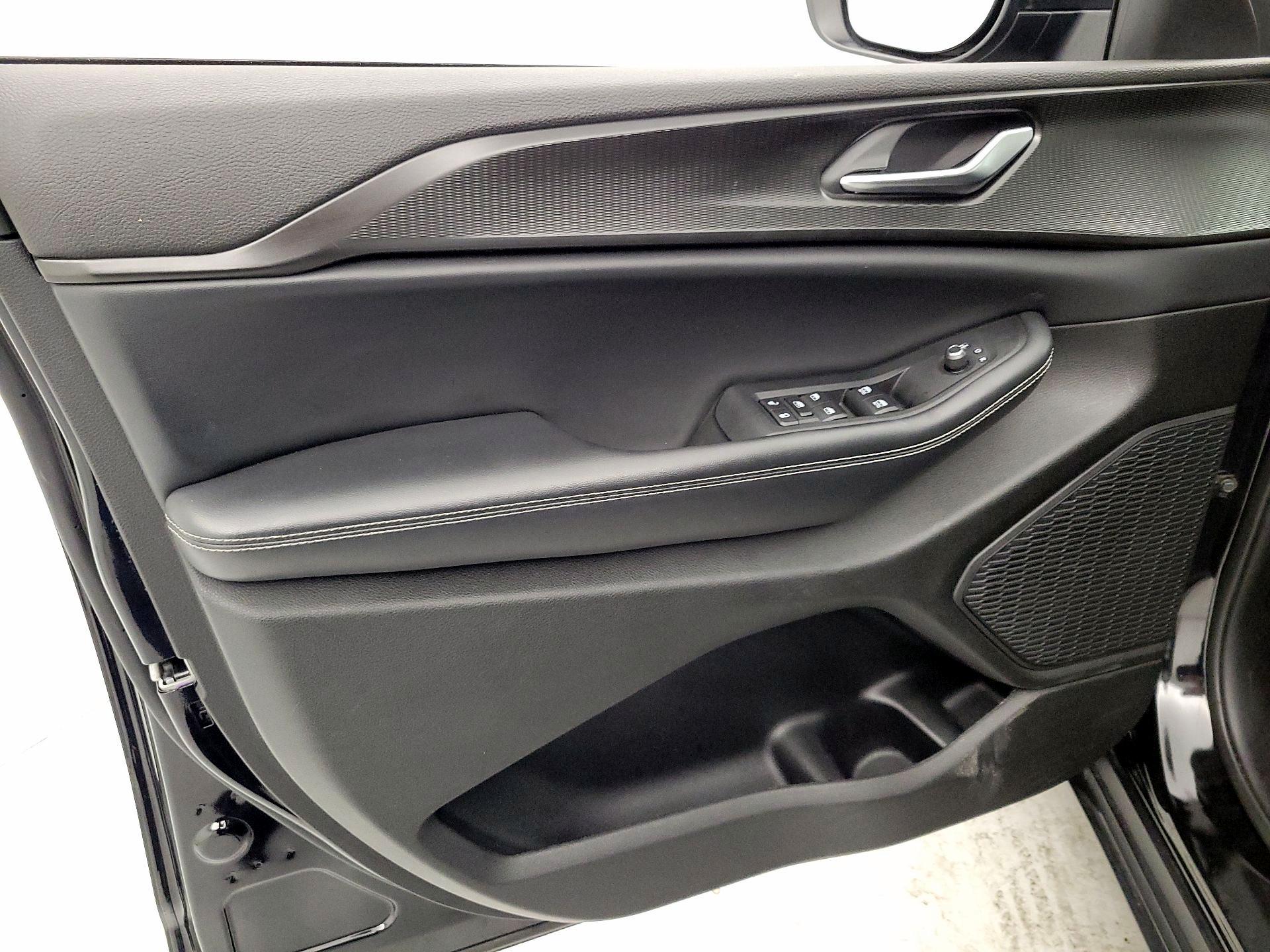 Thumbnail: 2023 Jeep Grand Cherokee - 12