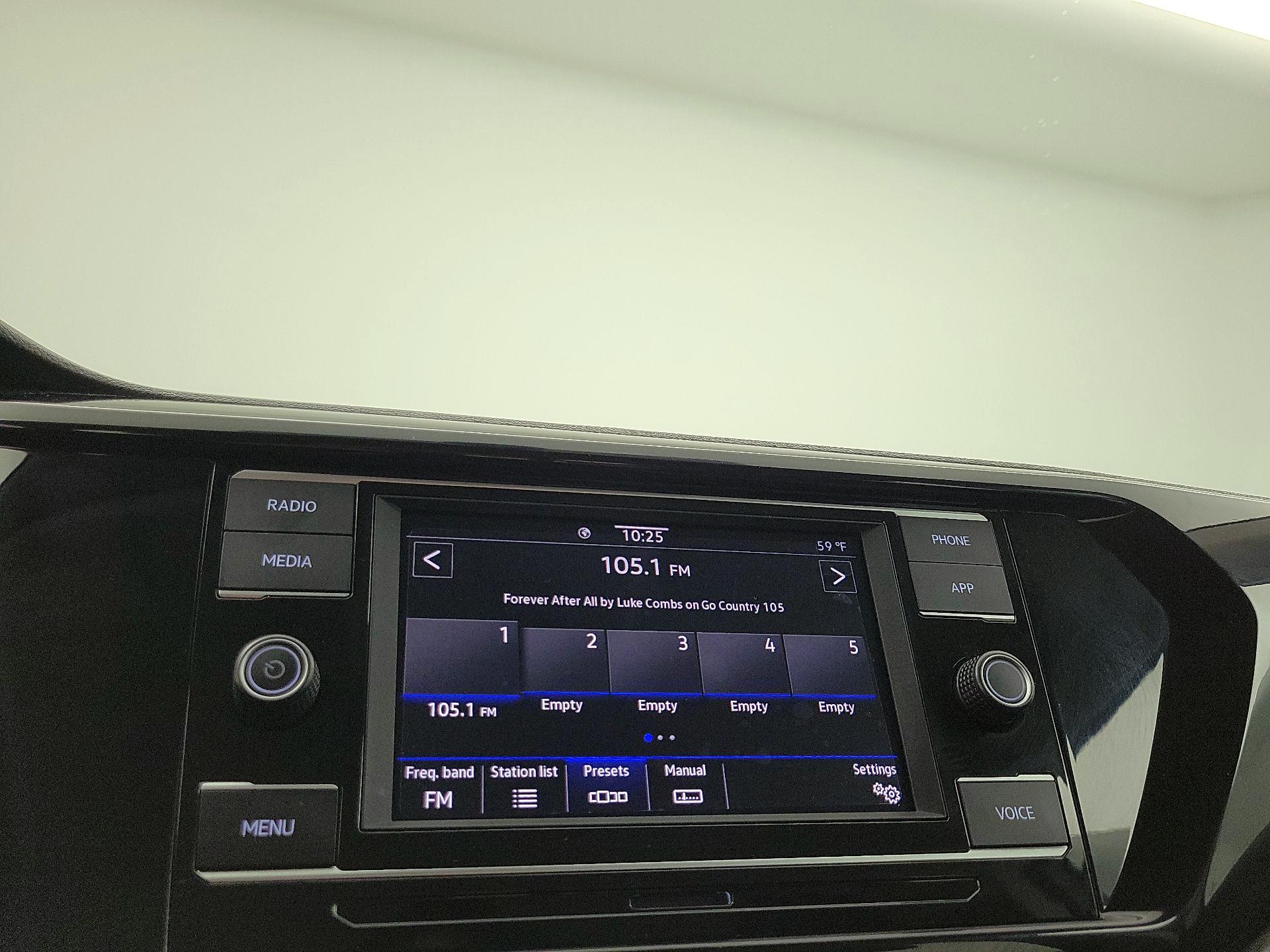 Thumbnail: 2023 Volkswagen Taos - 15