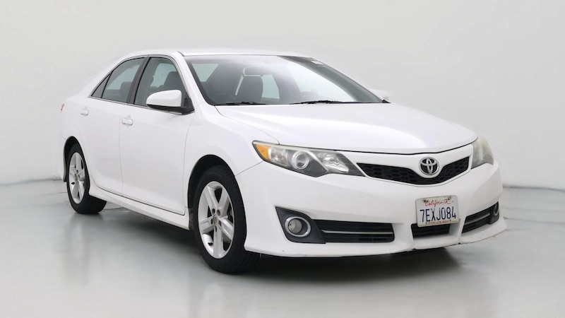 2014 Toyota Camry SE Hero Image