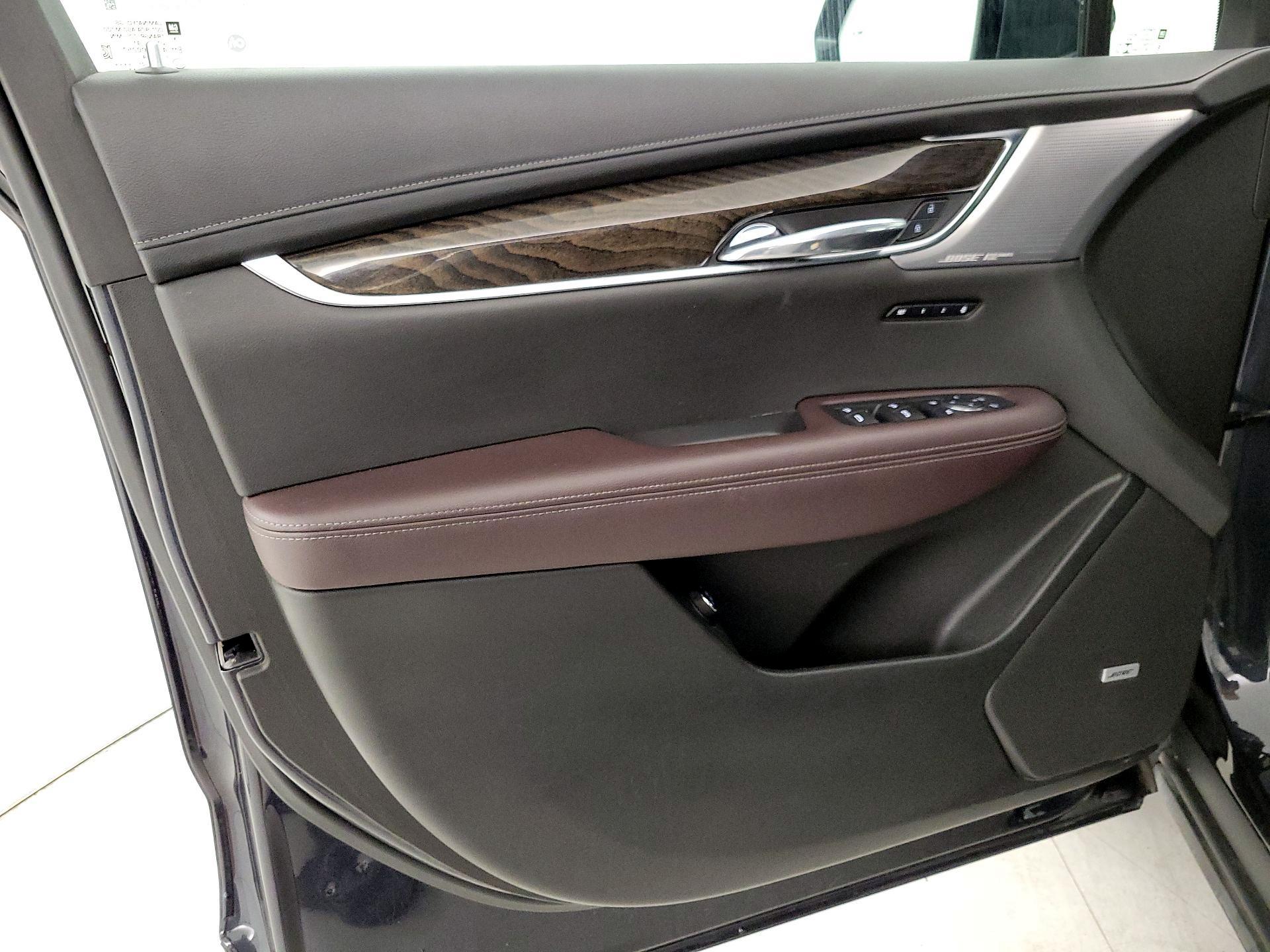 Thumbnail: 2022 Cadillac XT6 - 12