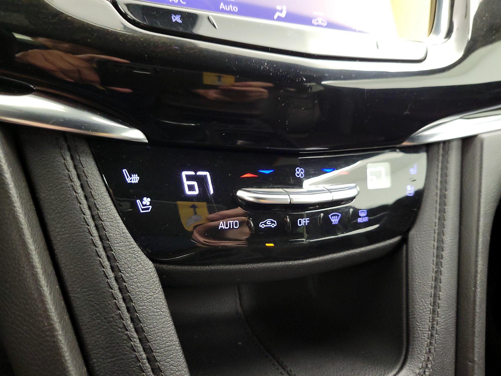 Thumbnail: 2022 Cadillac XT6 - 17