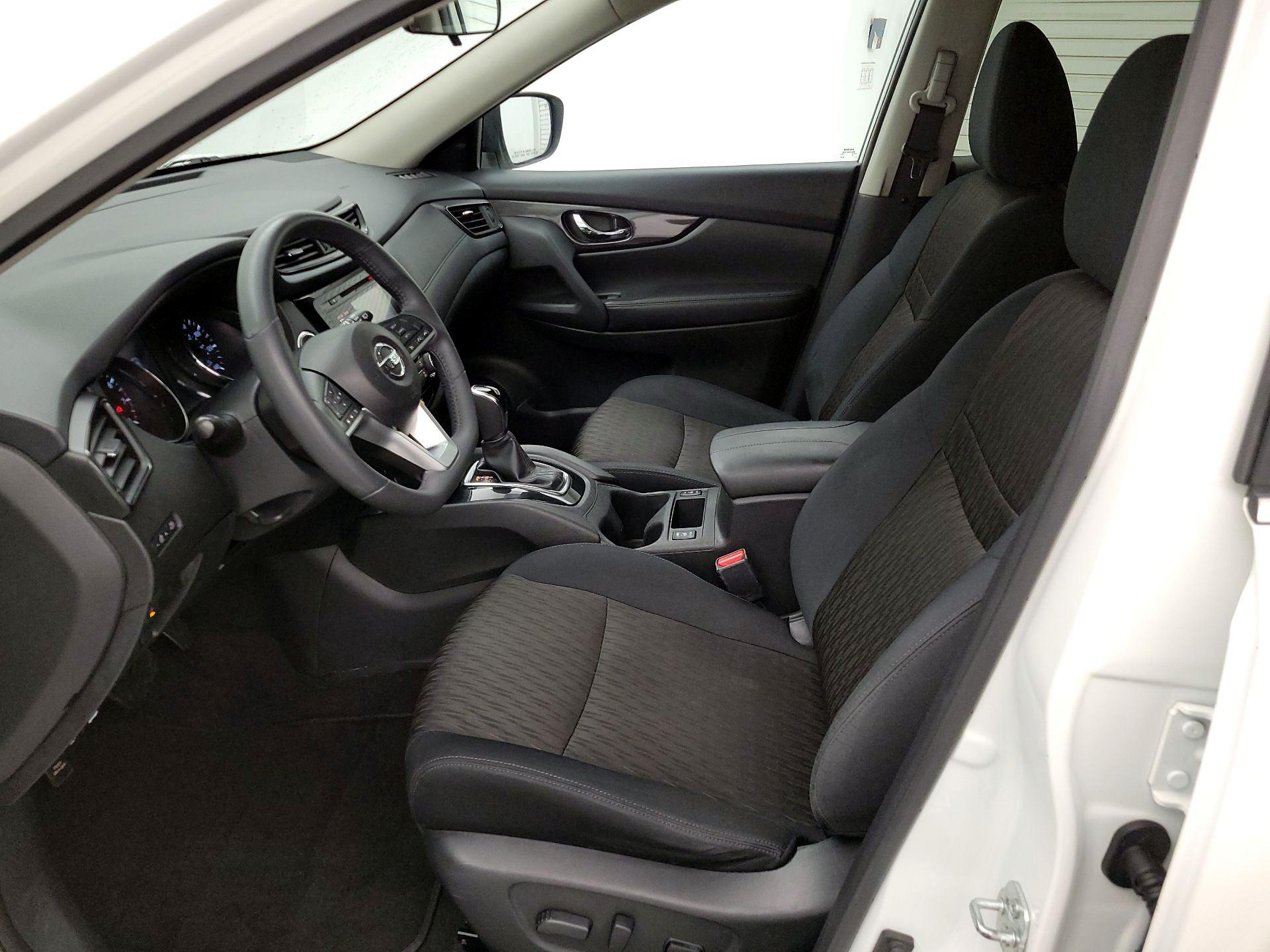Thumbnail: 2017 Nissan Rogue - 11