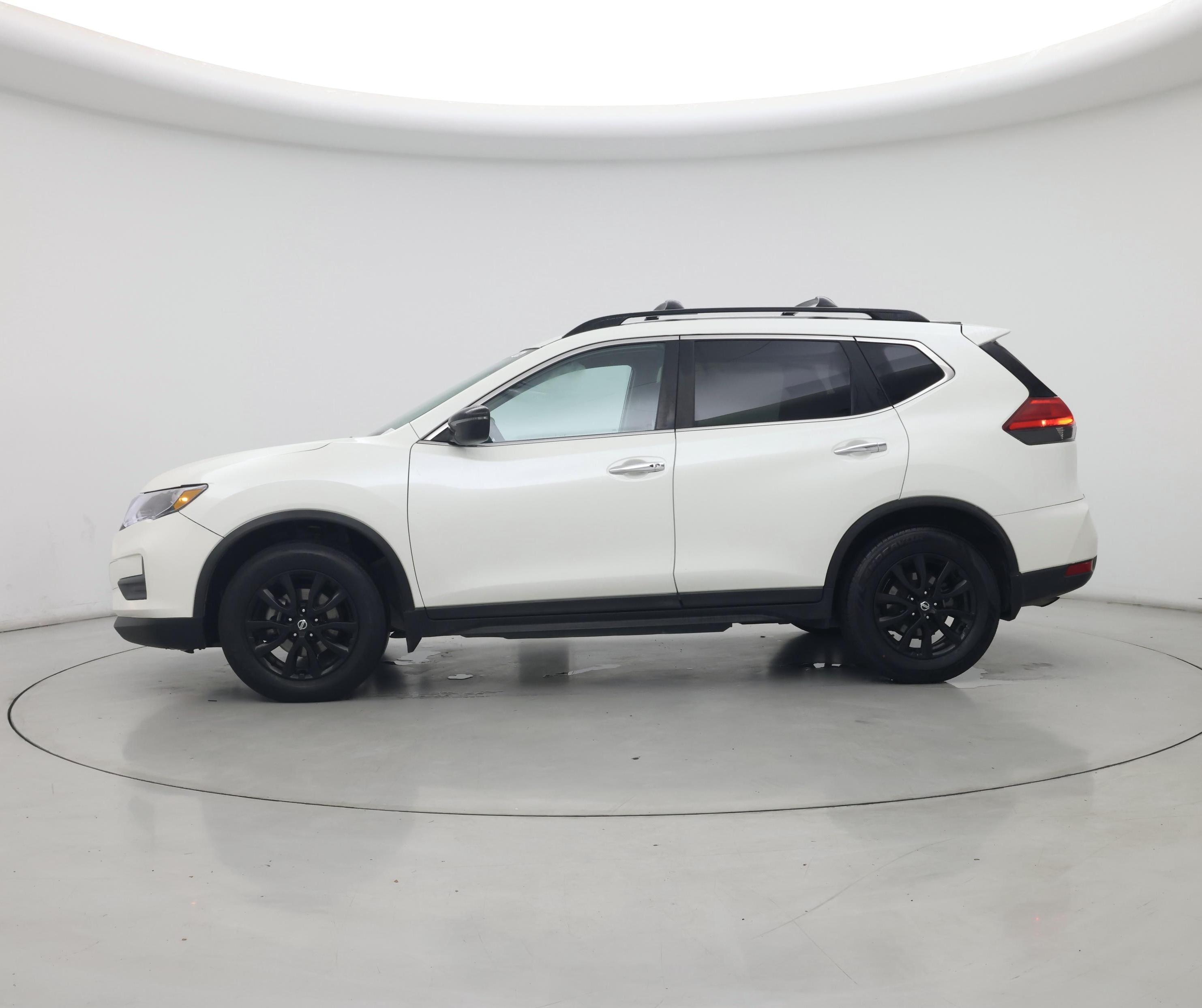 Thumbnail: 2017 Nissan Rogue - 3