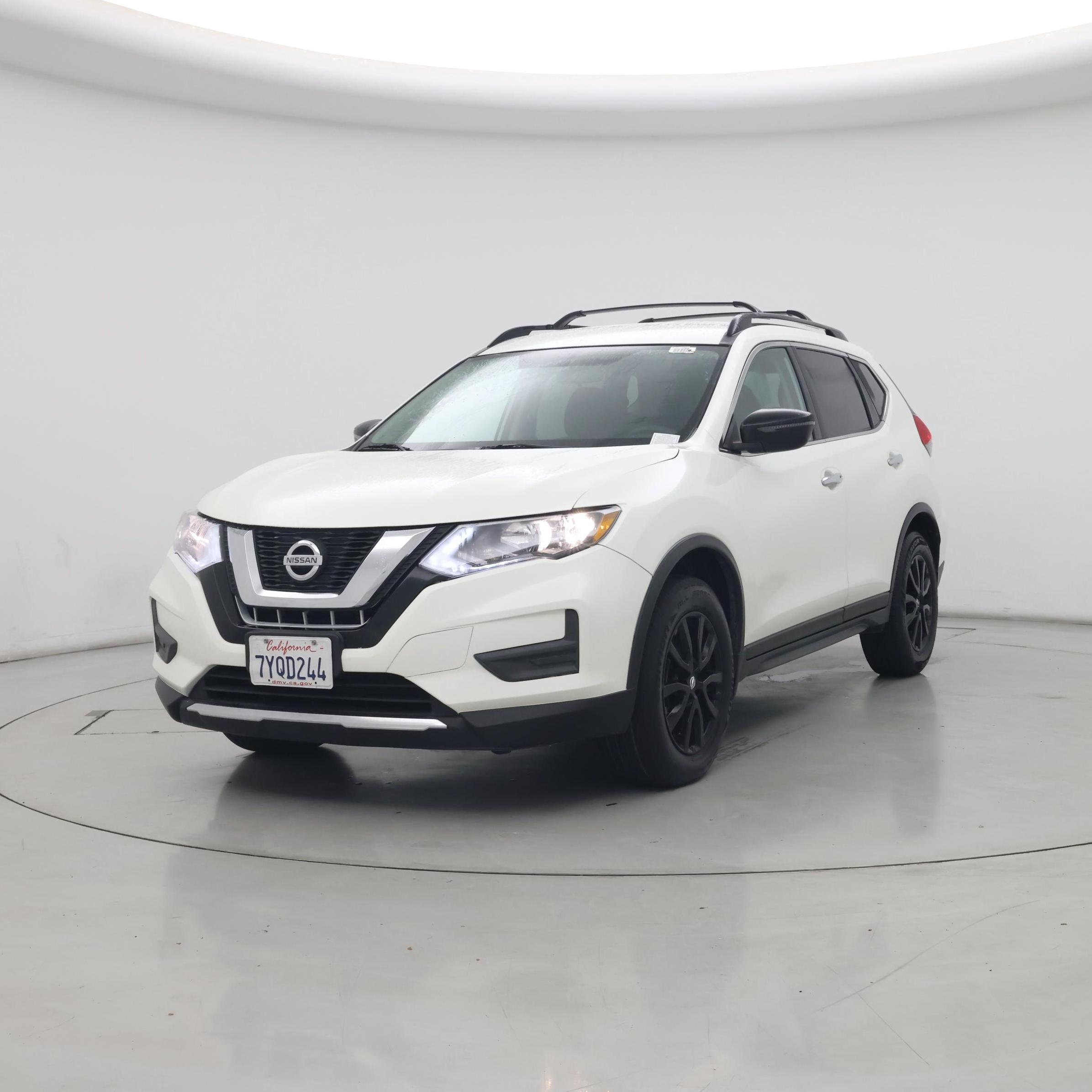 Thumbnail: 2017 Nissan Rogue - 4