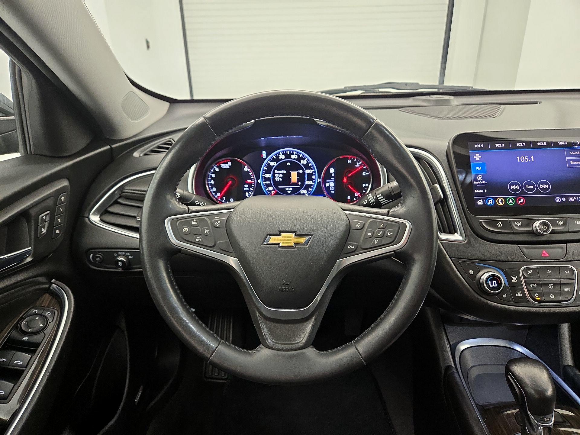 Thumbnail: 2022 Chevrolet Malibu - 10