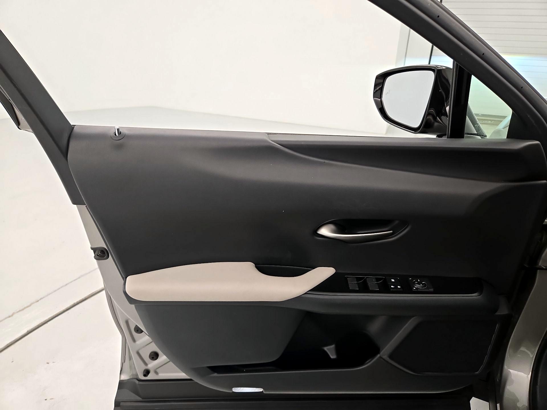 Thumbnail: 2019 Lexus UX - 12