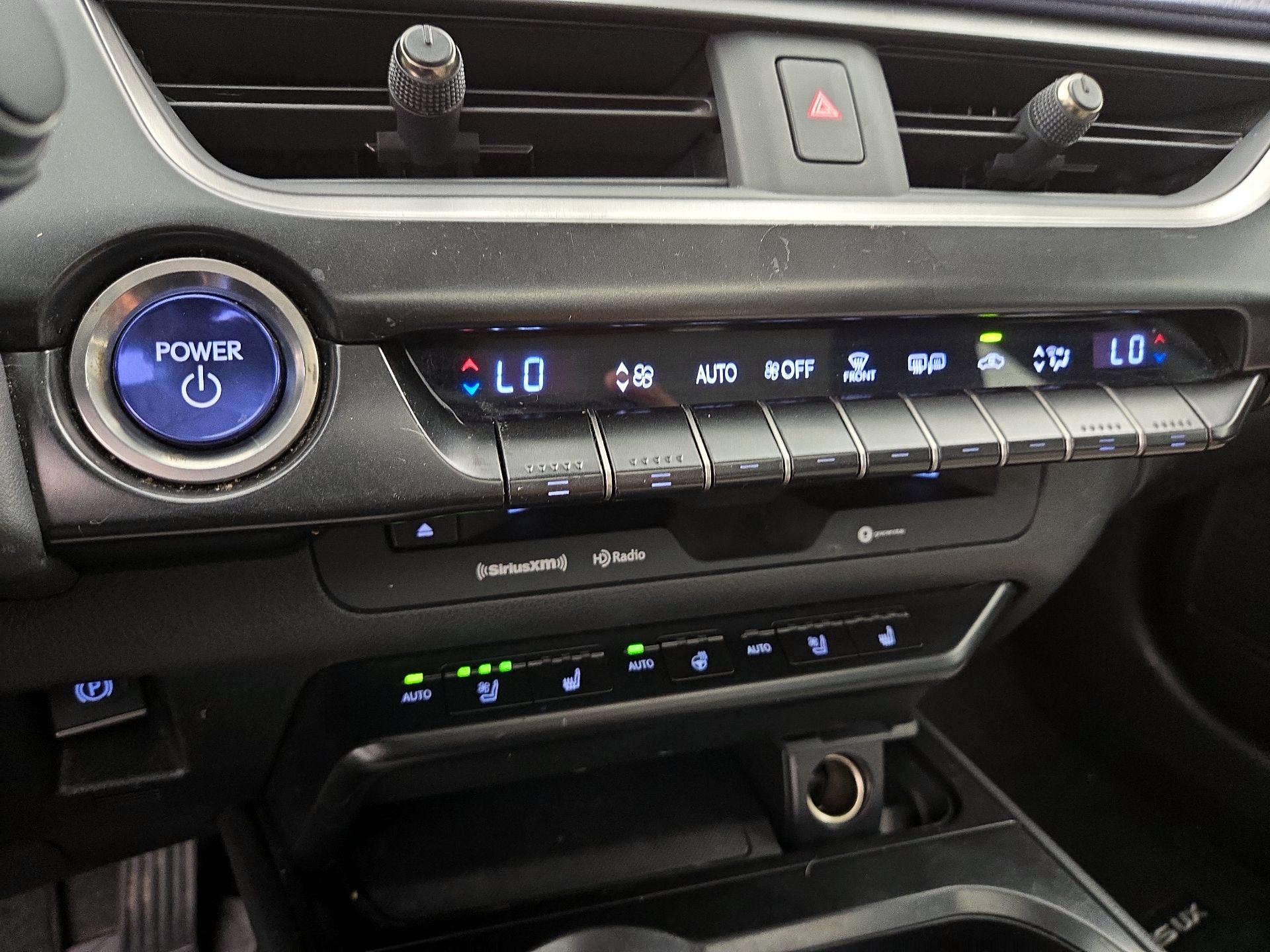 Thumbnail: 2019 Lexus UX - 16