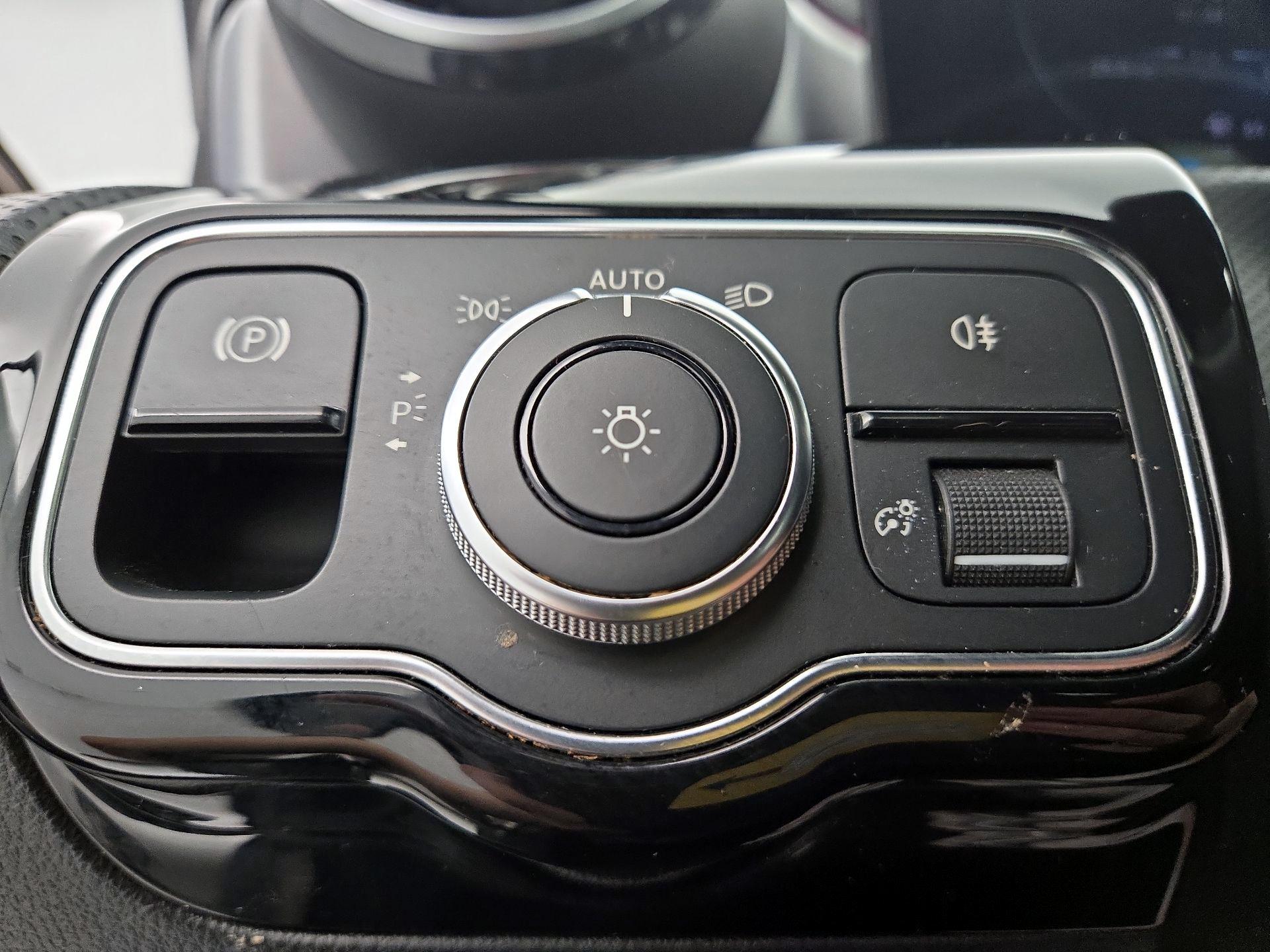 Thumbnail: 2021 Mercedes-Benz A-Class - 13