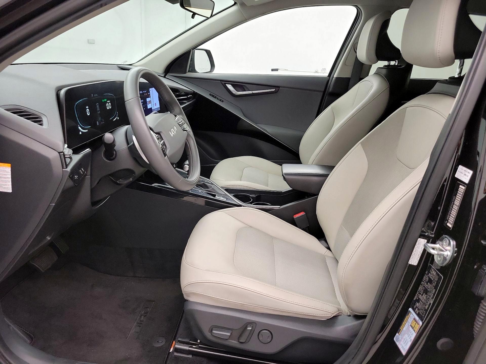 Thumbnail: 2023 Kia Niro - 11