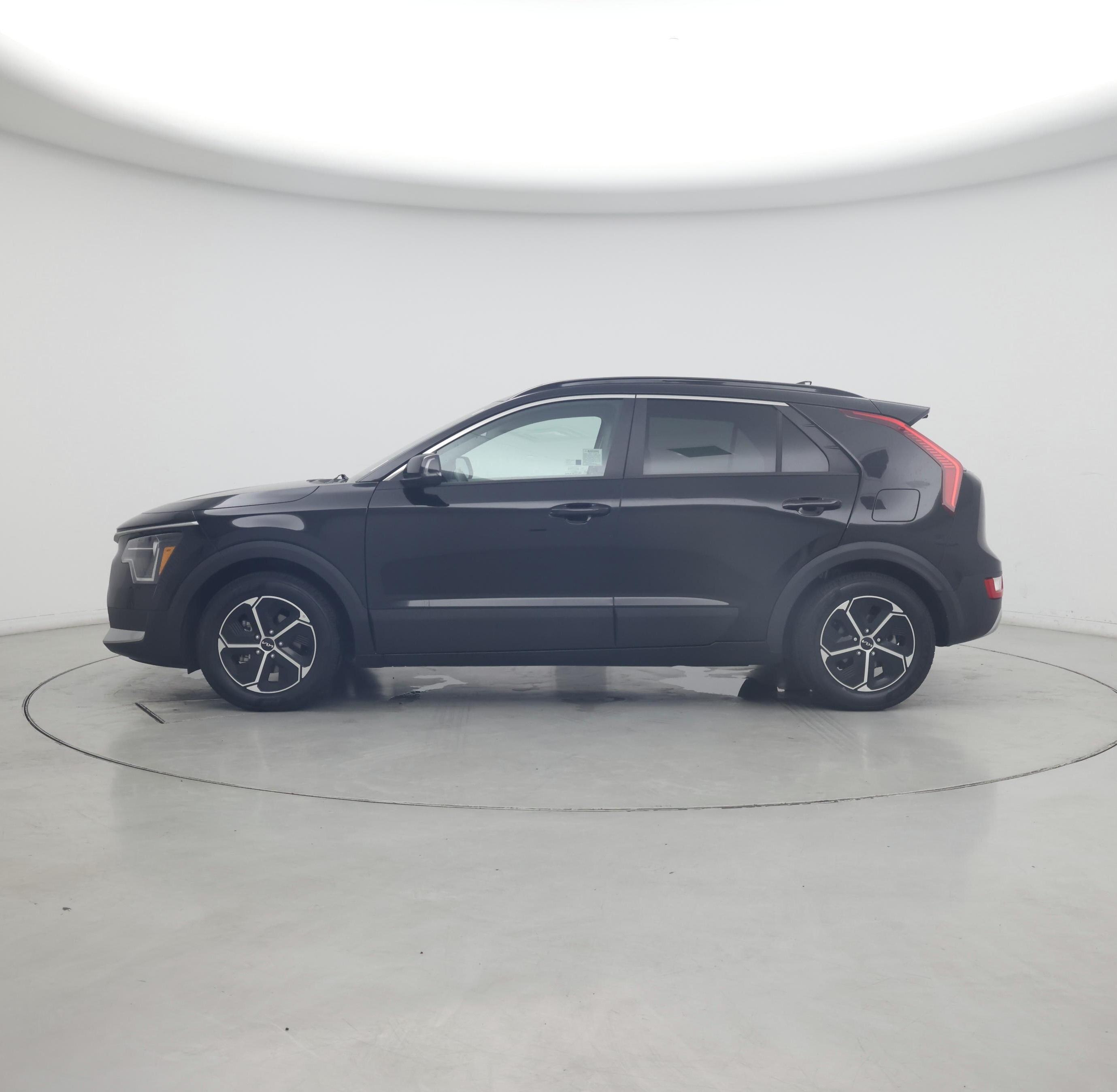 Thumbnail: 2023 Kia Niro - 3