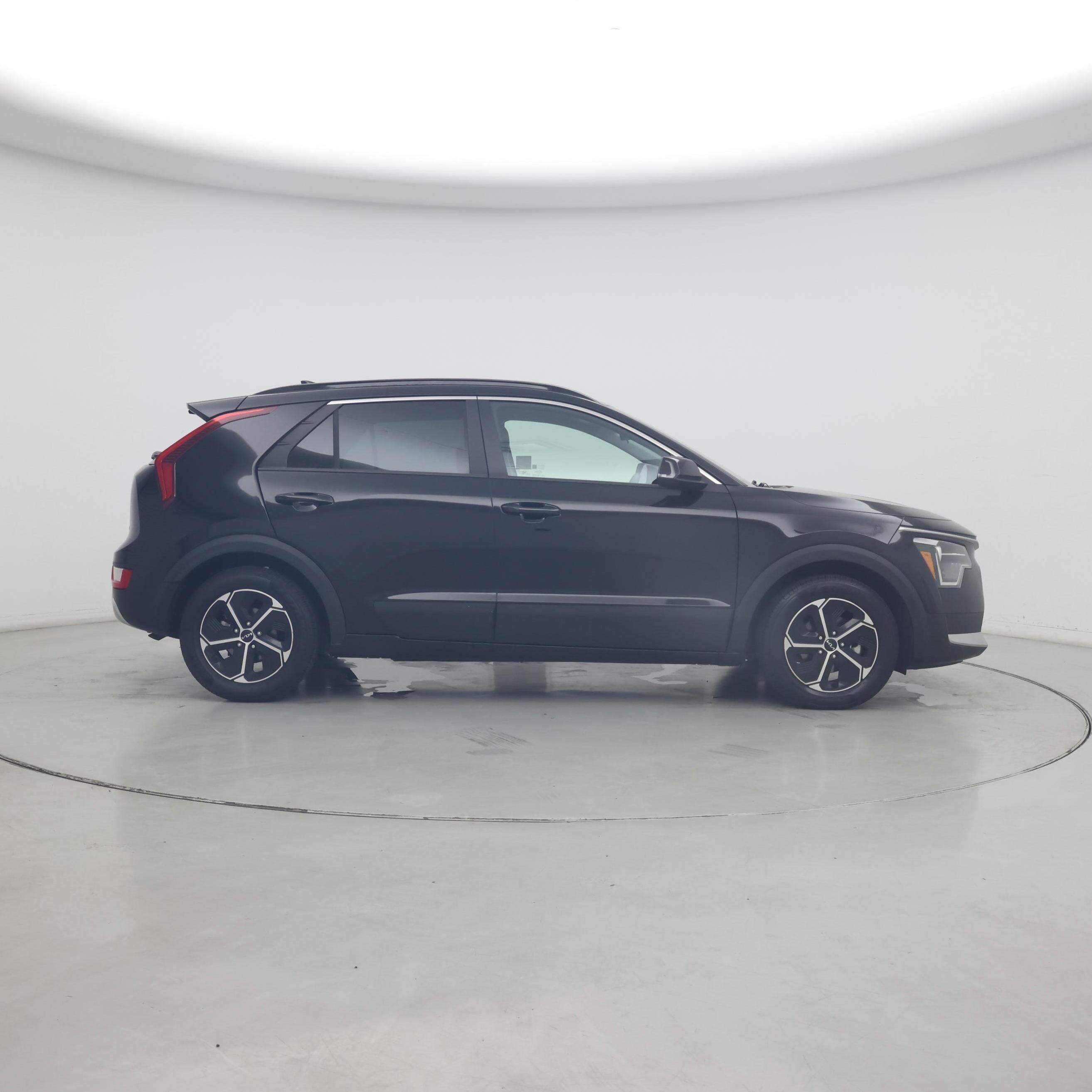 Thumbnail: 2023 Kia Niro - 7