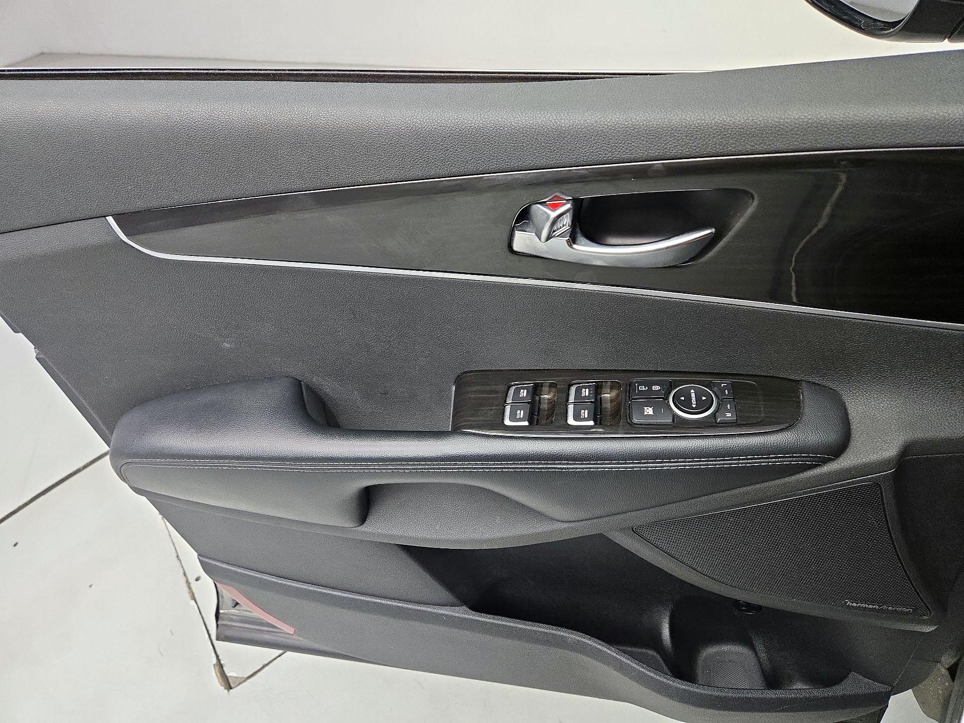 Thumbnail: 2019 Kia Sorento - 12