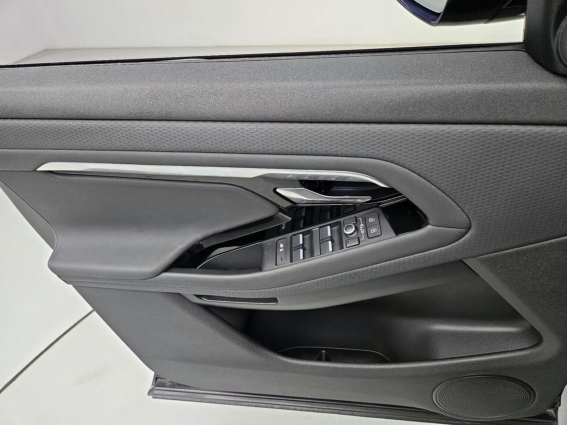 Thumbnail: 2021 Land Rover Range Rover Evoque - 12