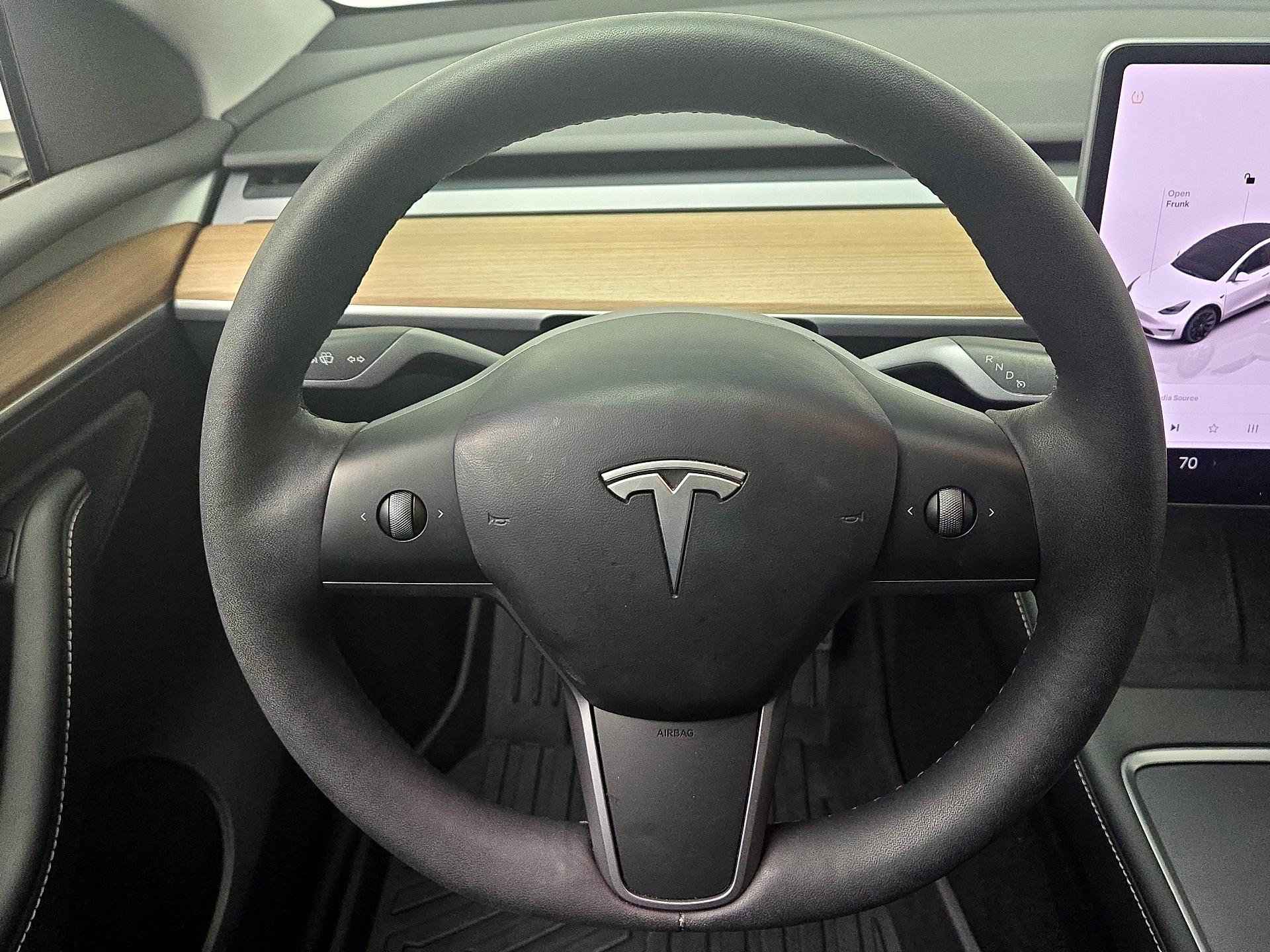 Thumbnail: 2023 Tesla Model Y - 10