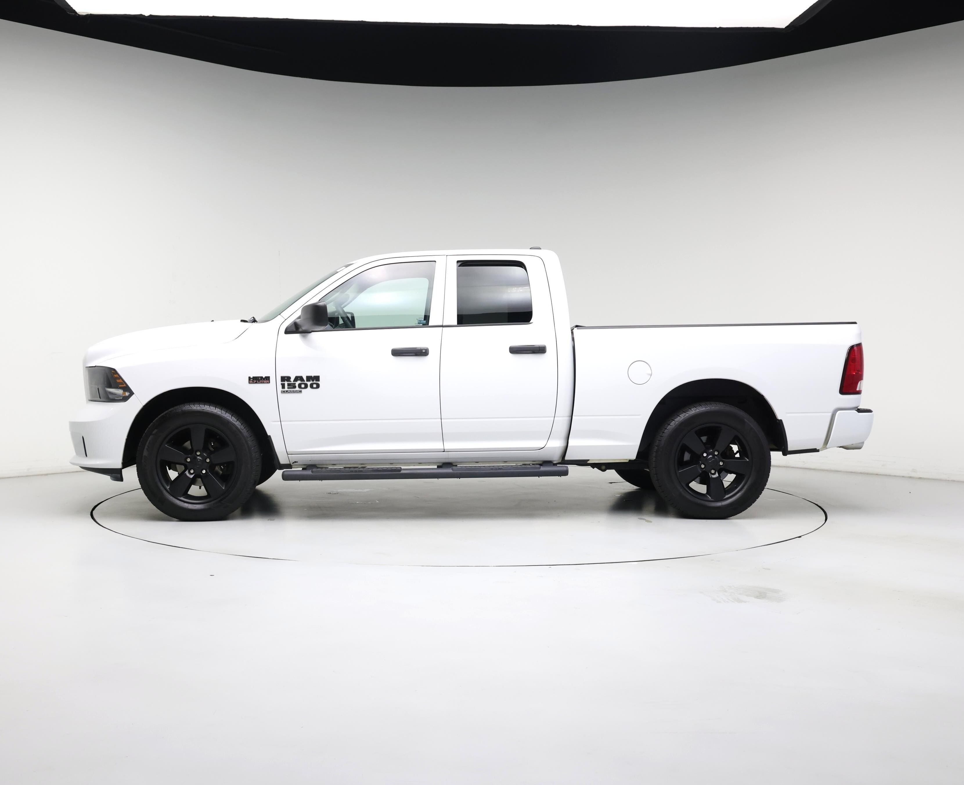 Thumbnail: 2019 RAM 1500 Classic - 3