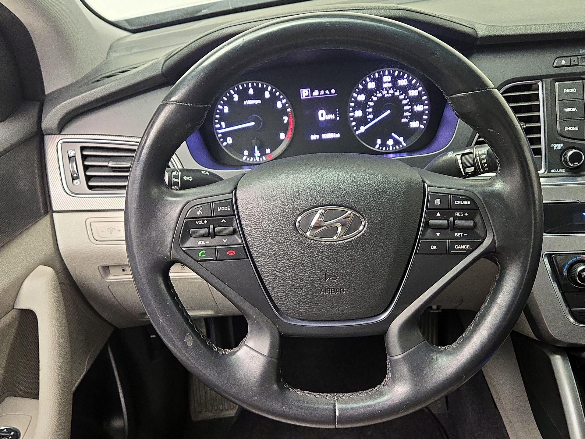 Thumbnail: 2015 Hyundai Sonata - 10