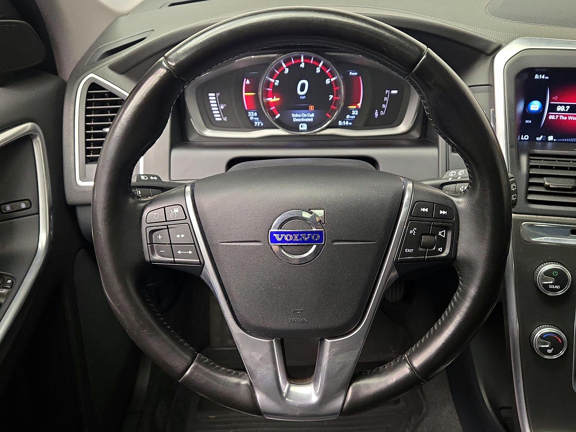 Thumbnail: 2016 Volvo XC60 - 10