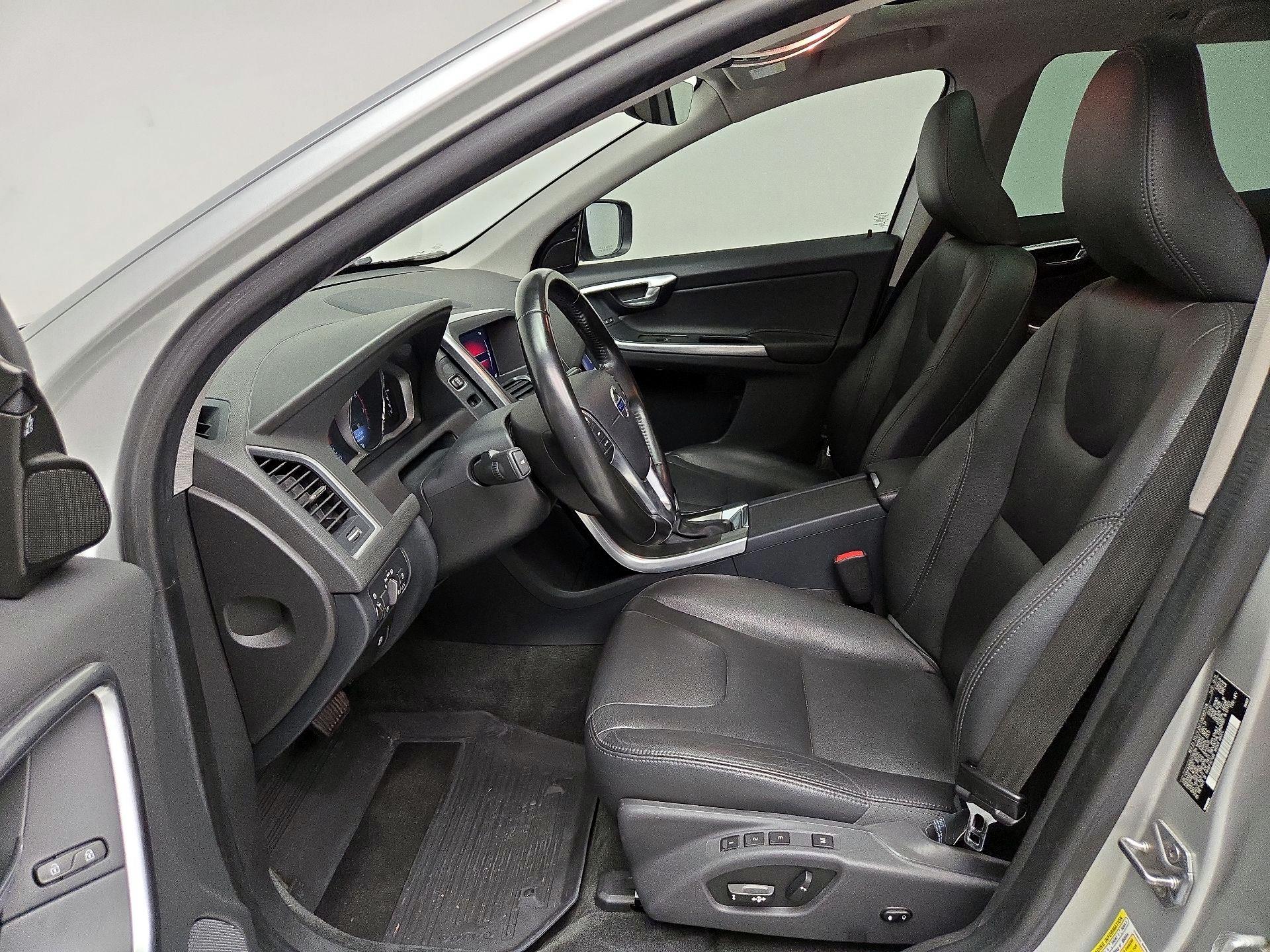 Thumbnail: 2016 Volvo XC60 - 11