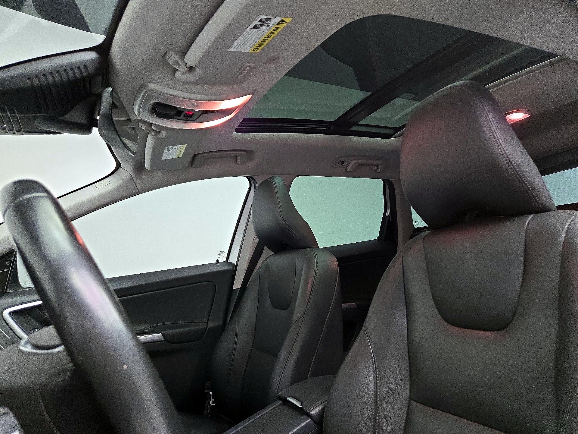 Thumbnail: 2016 Volvo XC60 - 20