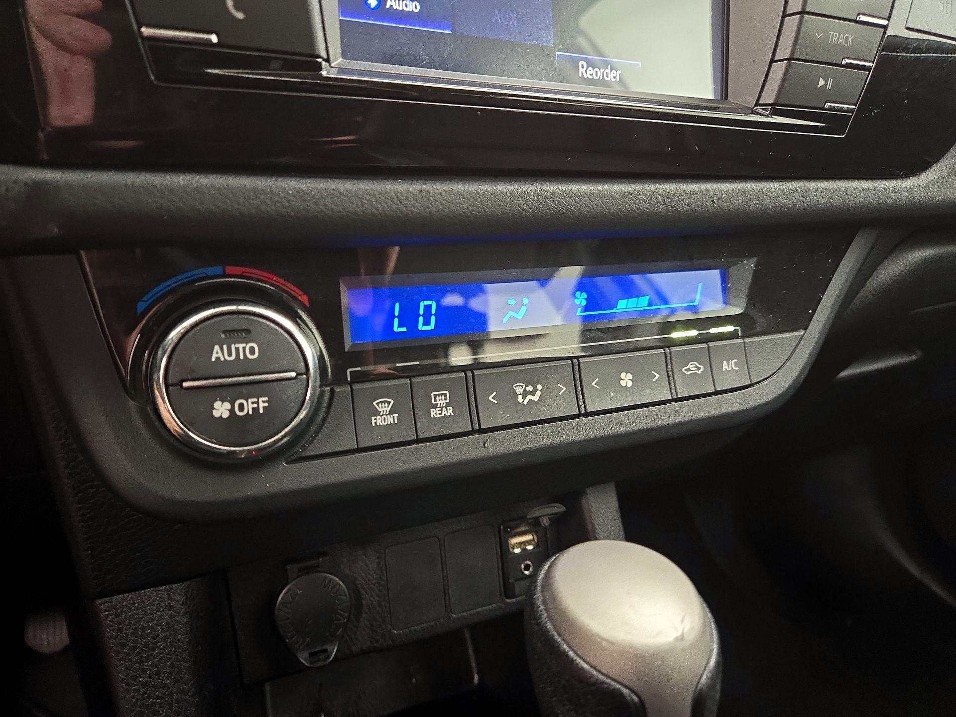 Thumbnail: 2016 Toyota Corolla - 16