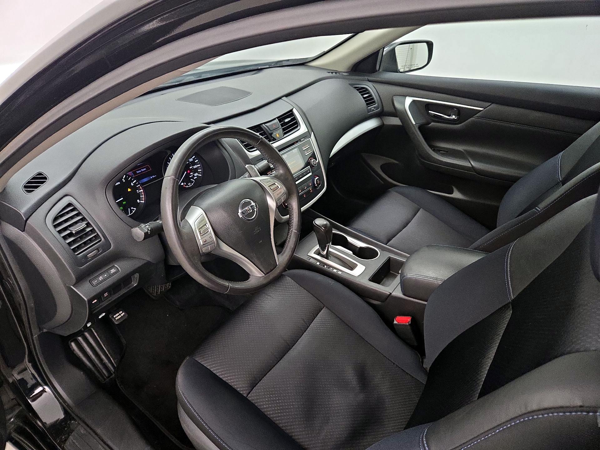 Thumbnail: 2017 Nissan Altima - 11