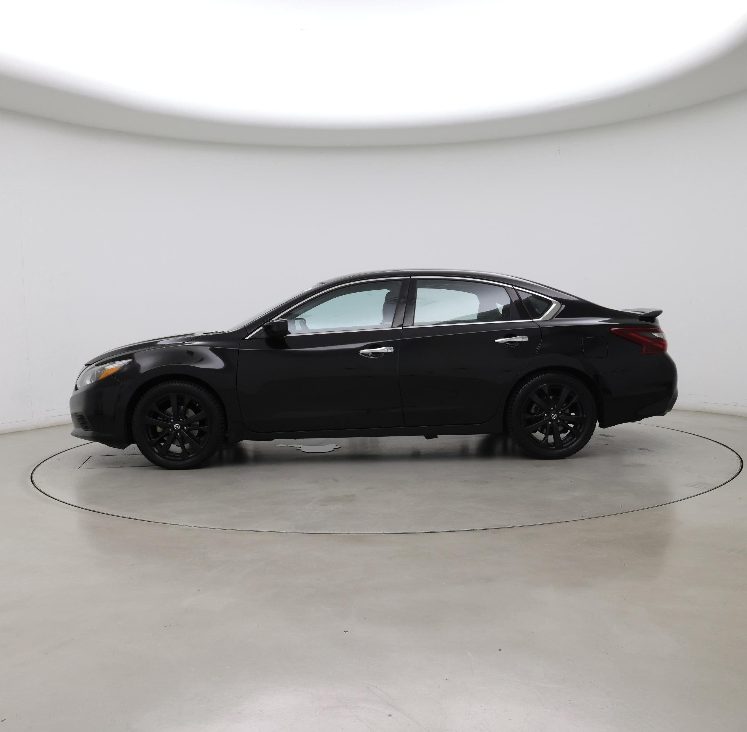 Thumbnail: 2017 Nissan Altima - 3