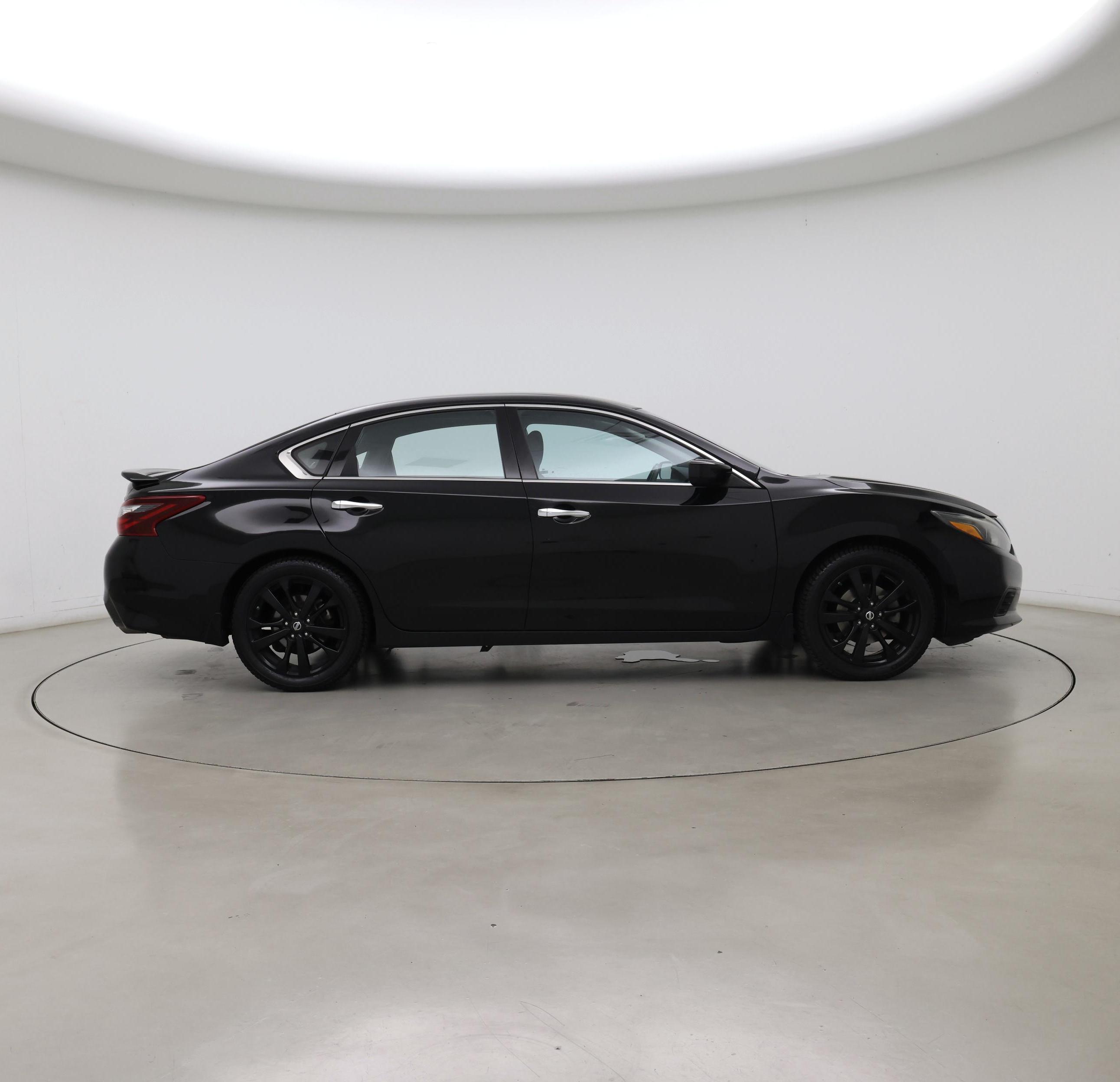 Thumbnail: 2017 Nissan Altima - 7
