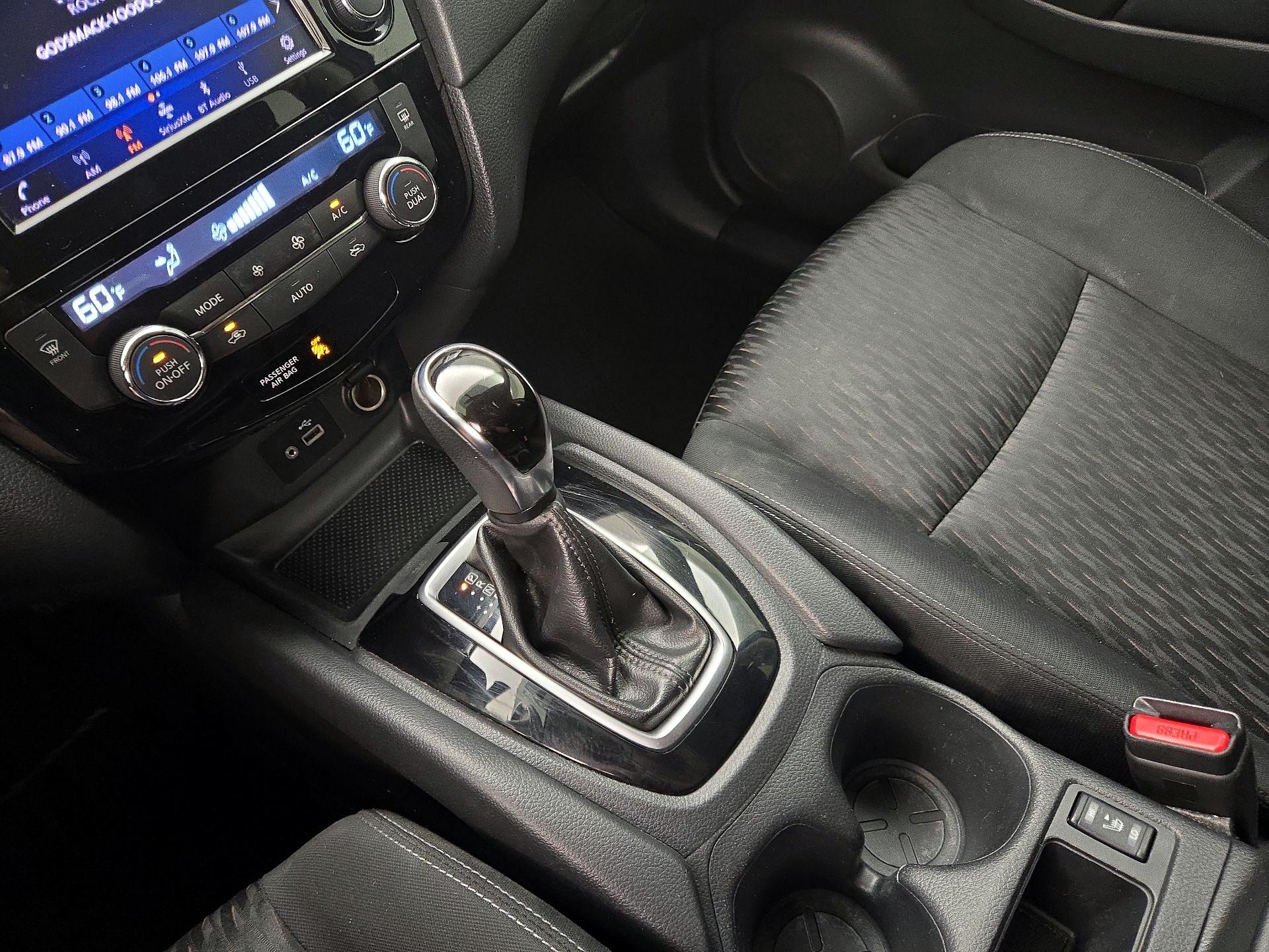 Thumbnail: 2018 Nissan Rogue - 17
