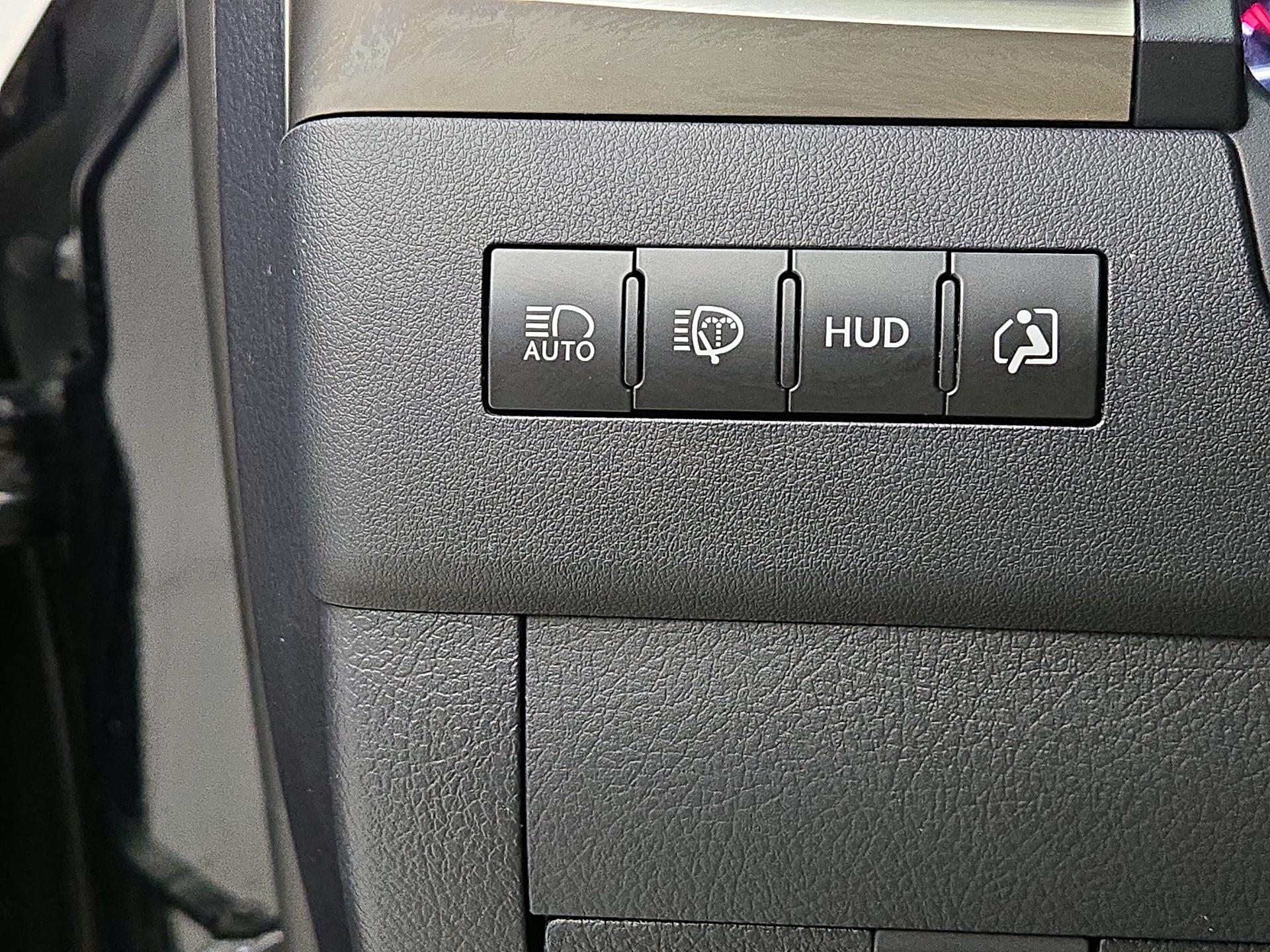 Thumbnail: 2019 Lexus LX - 13
