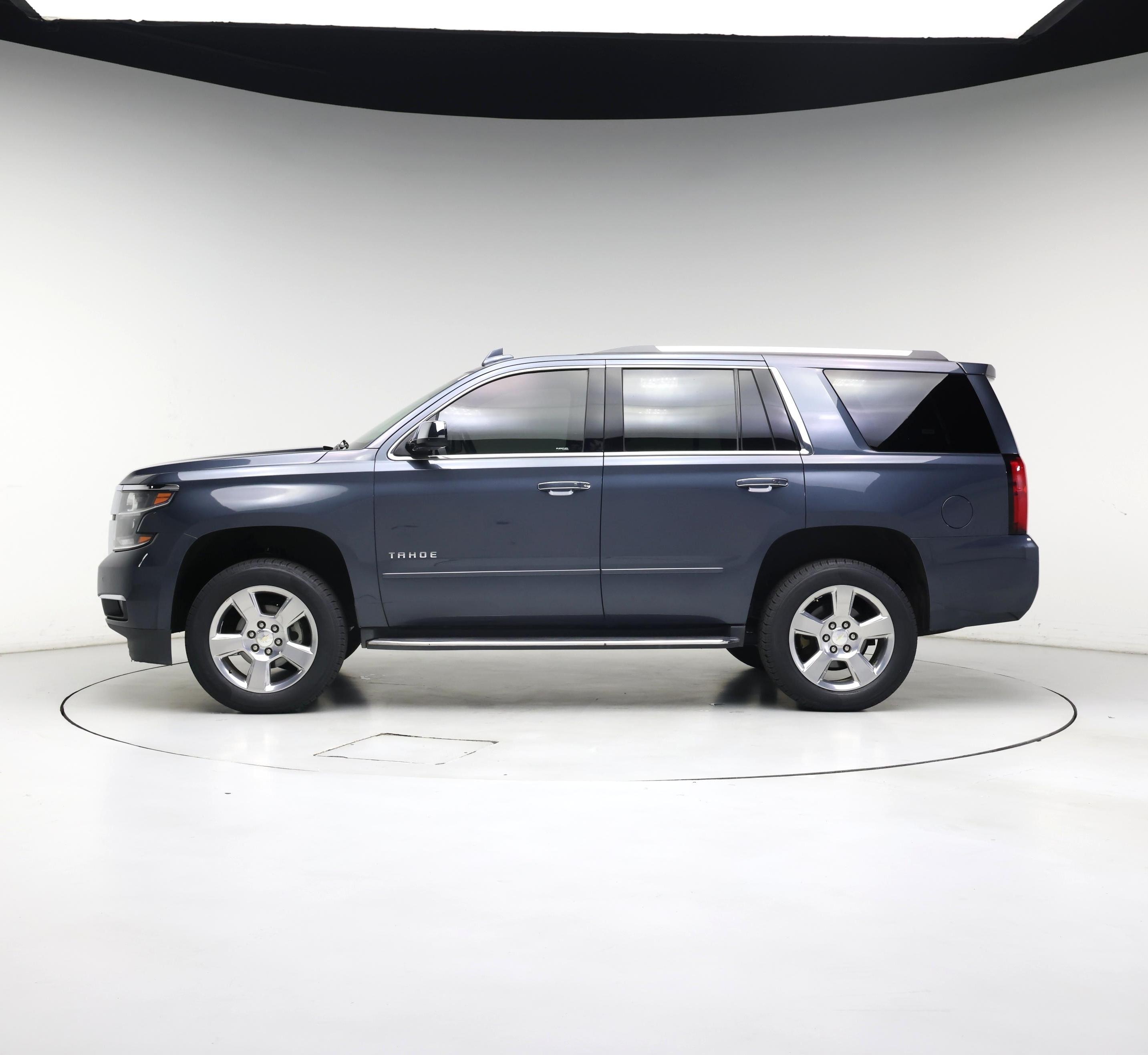 Thumbnail: 2019 Chevrolet Tahoe - 3