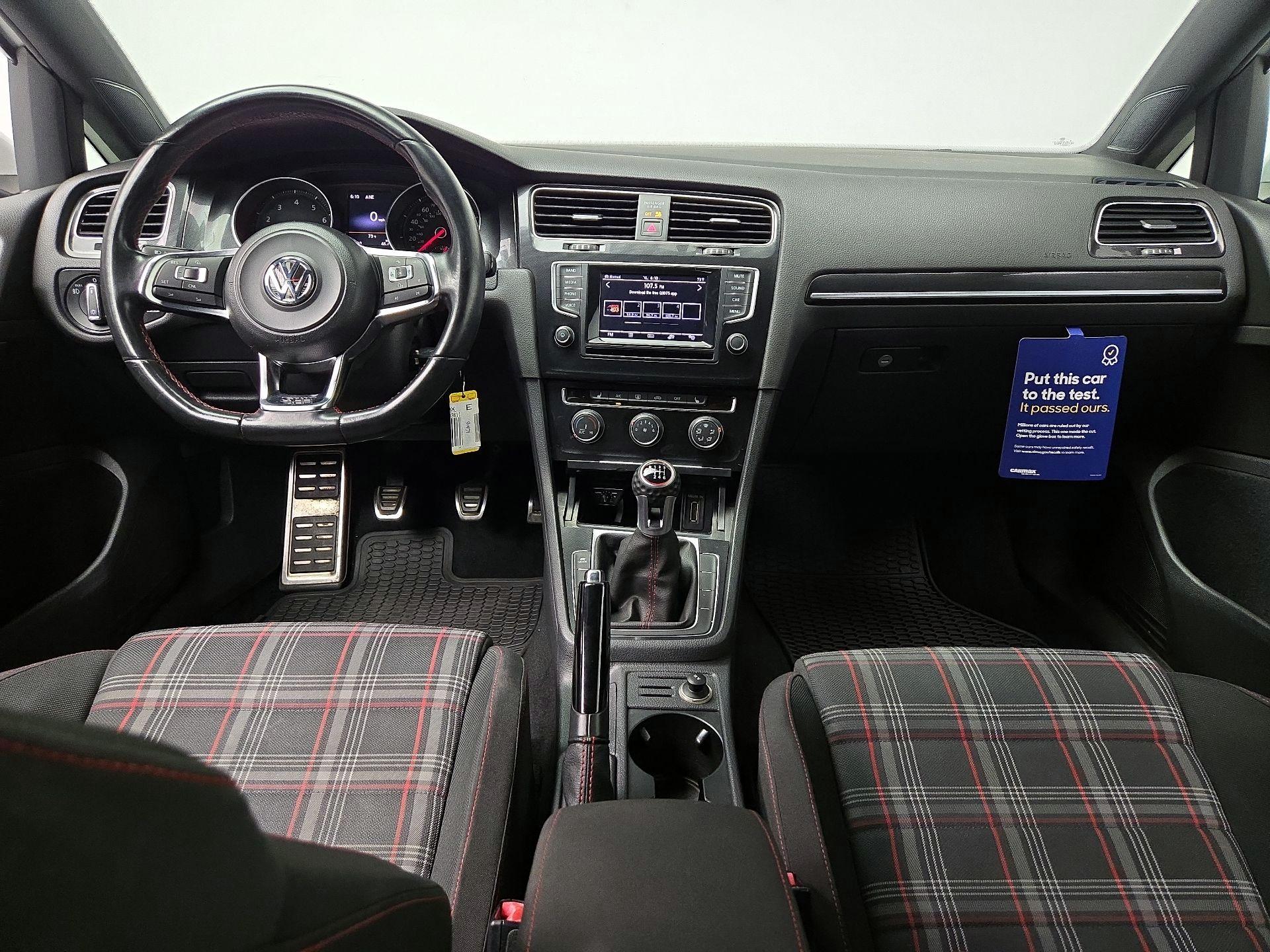 Thumbnail: 2015 Volkswagen Golf - 9