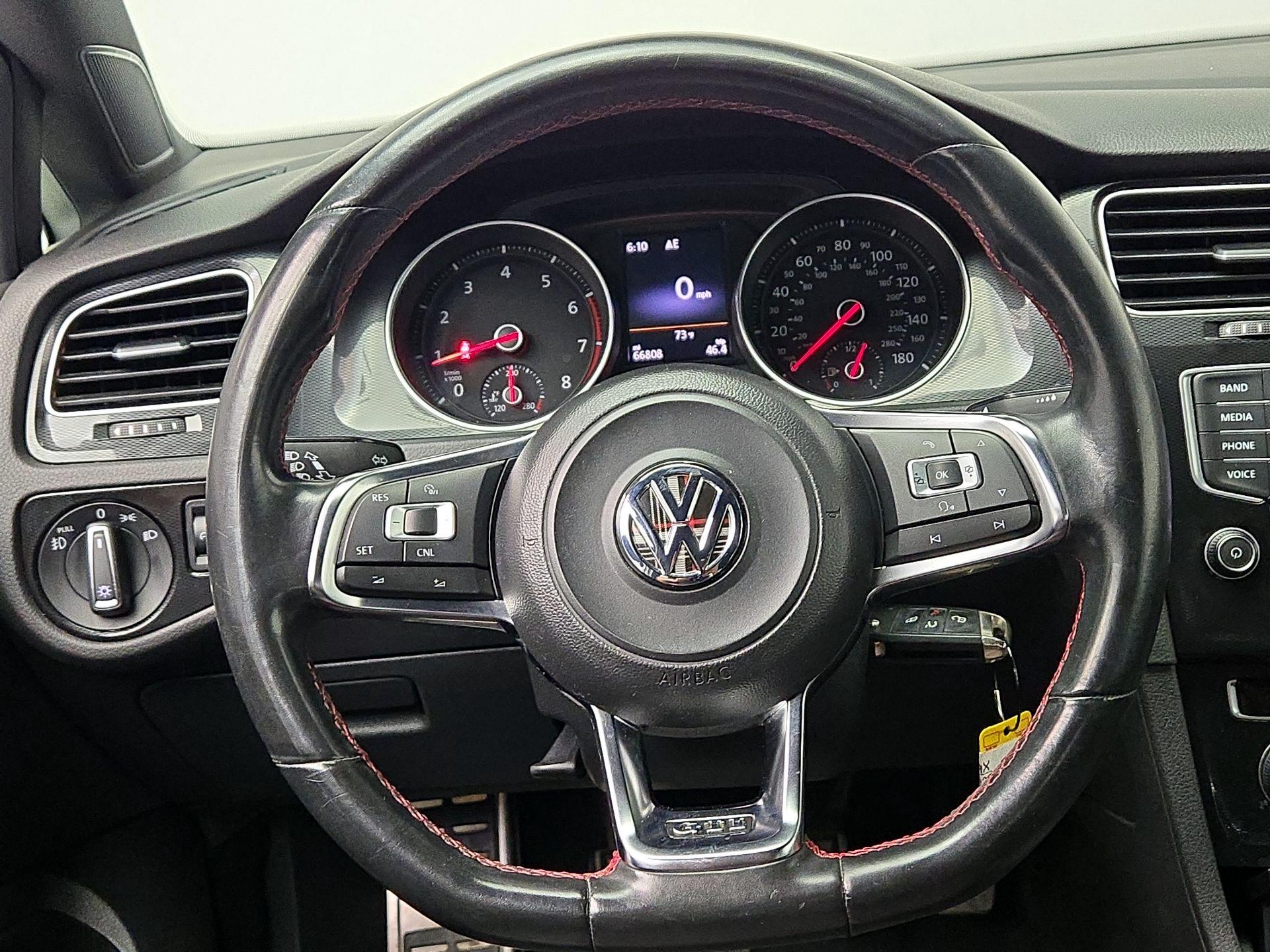 Thumbnail: 2015 Volkswagen Golf - 10