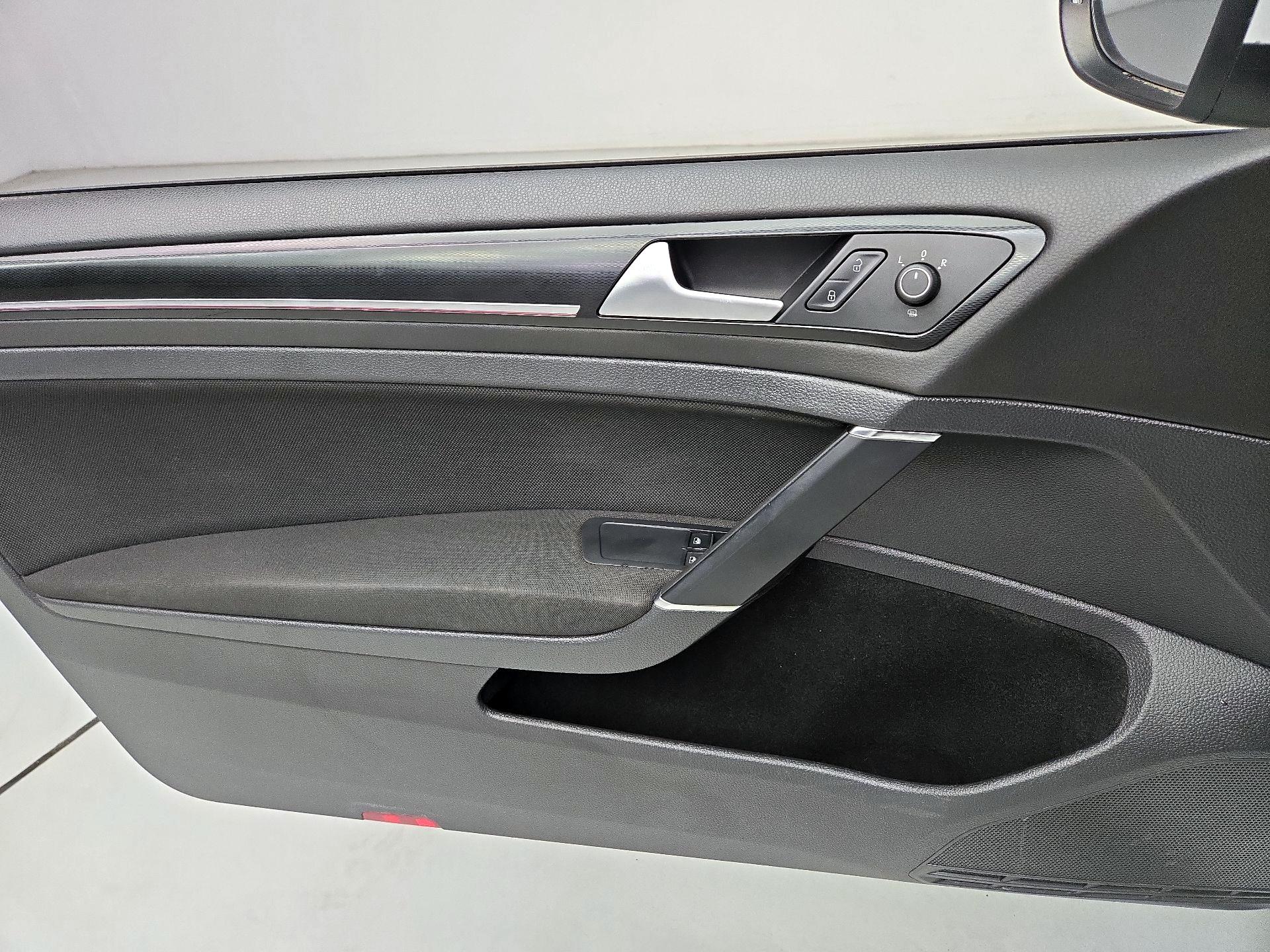 Thumbnail: 2015 Volkswagen Golf - 12