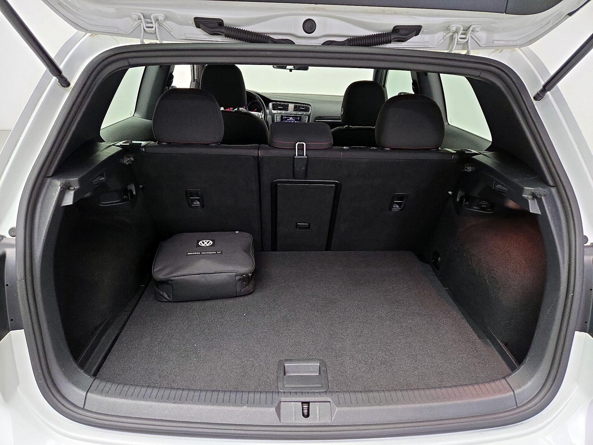 Thumbnail: 2015 Volkswagen Golf - 19