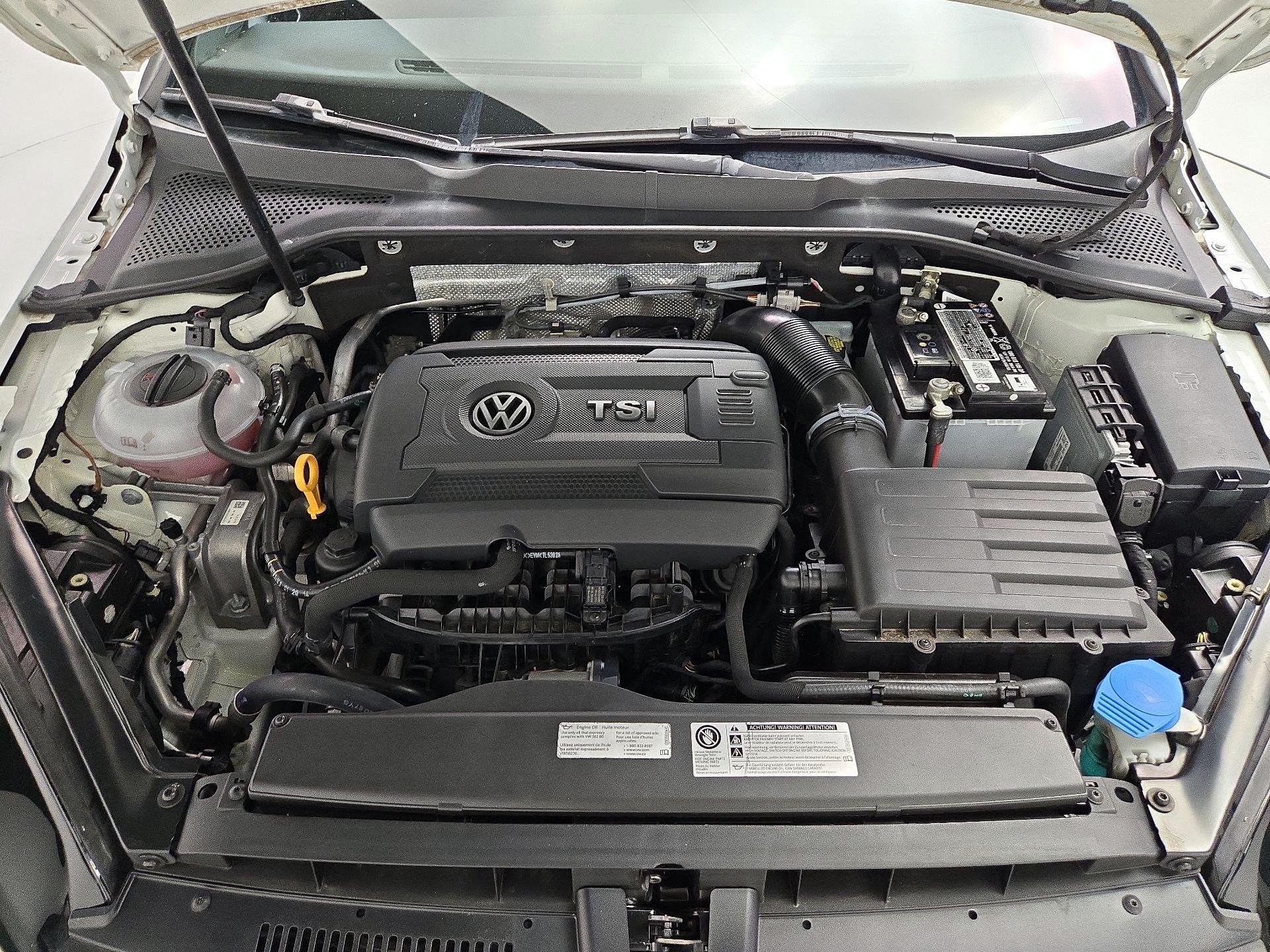 Thumbnail: 2015 Volkswagen Golf - 20
