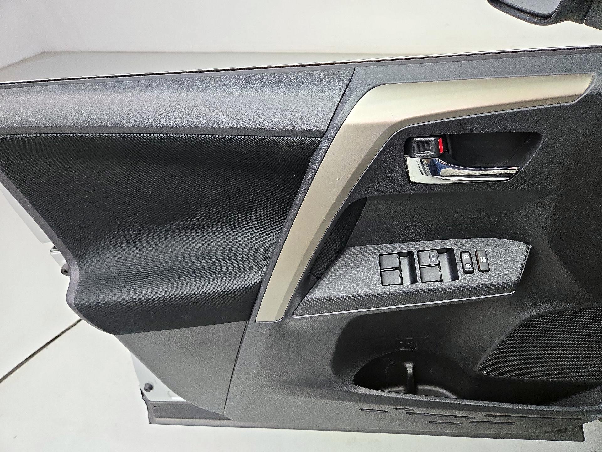 Thumbnail: 2014 Toyota RAV4 - 12