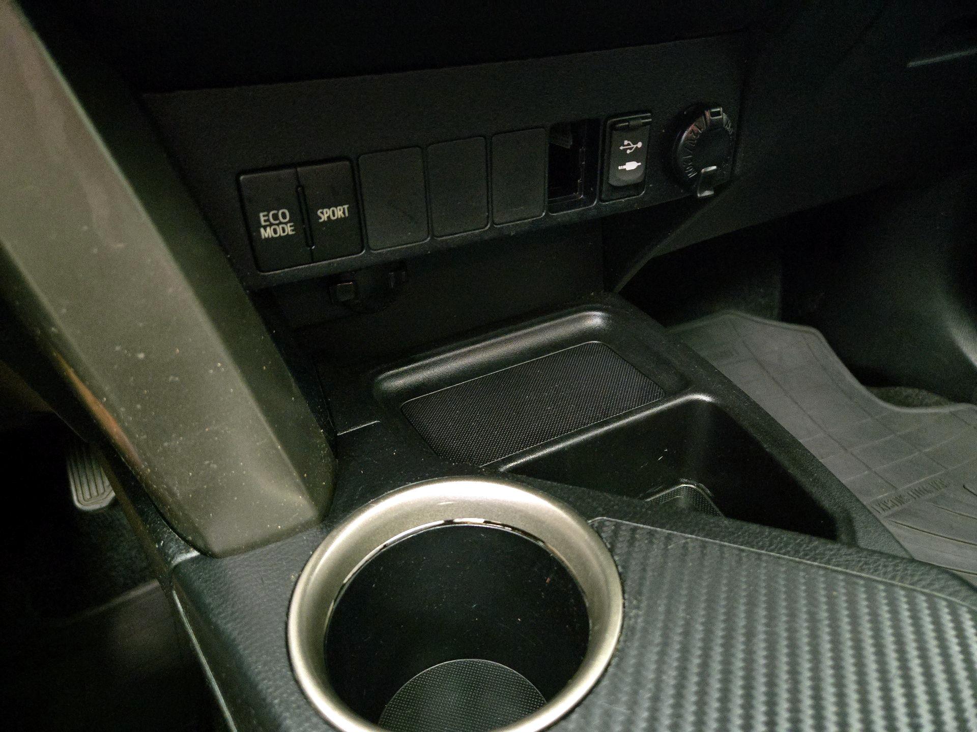 Thumbnail: 2014 Toyota RAV4 - 19