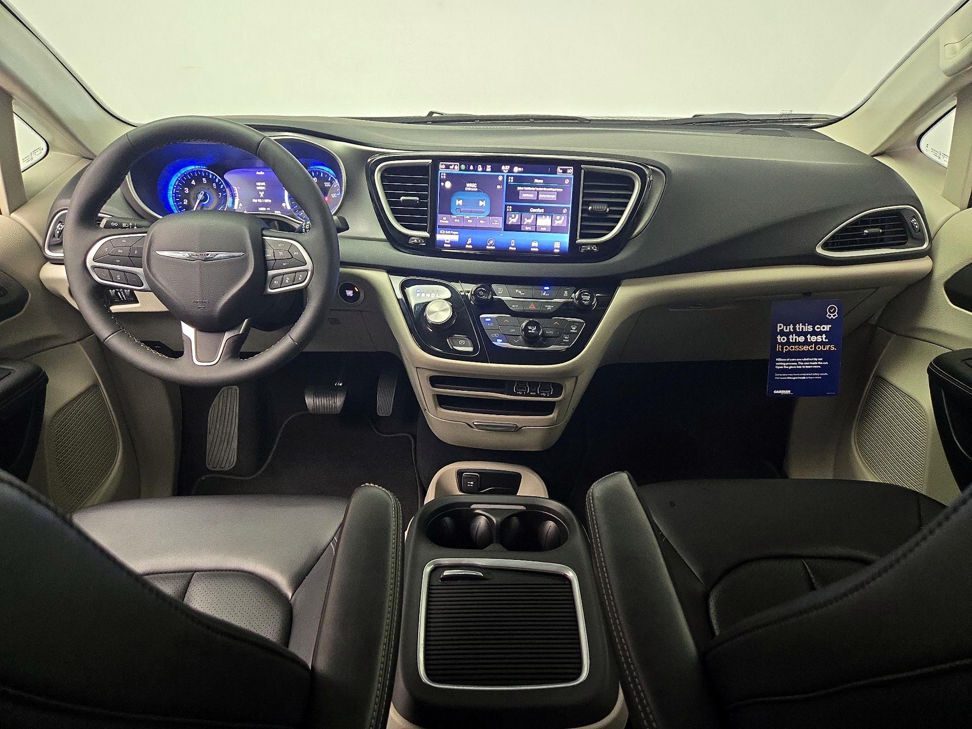 Thumbnail: 2023 Chrysler Pacifica - 9