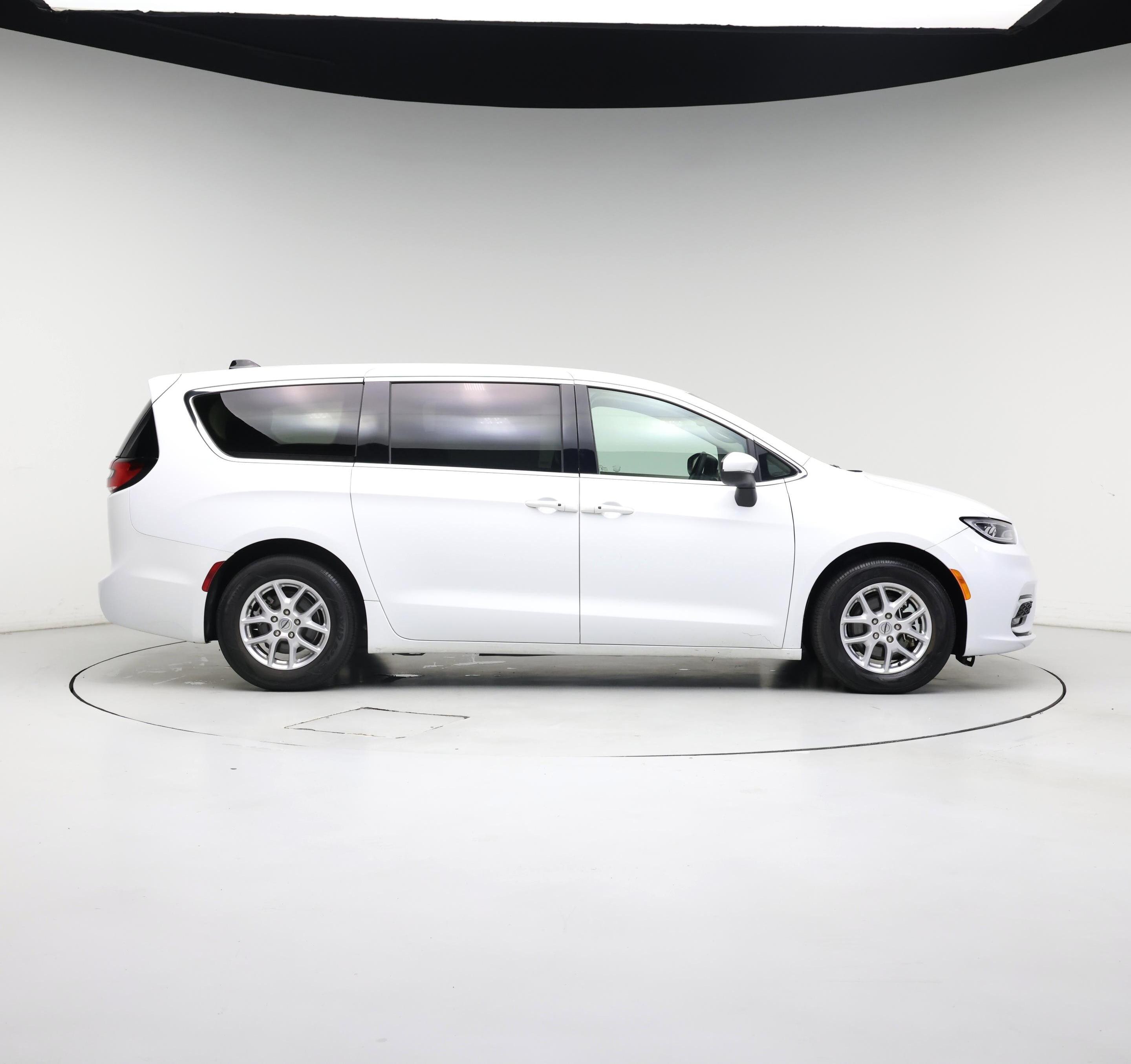 Thumbnail: 2023 Chrysler Pacifica - 7