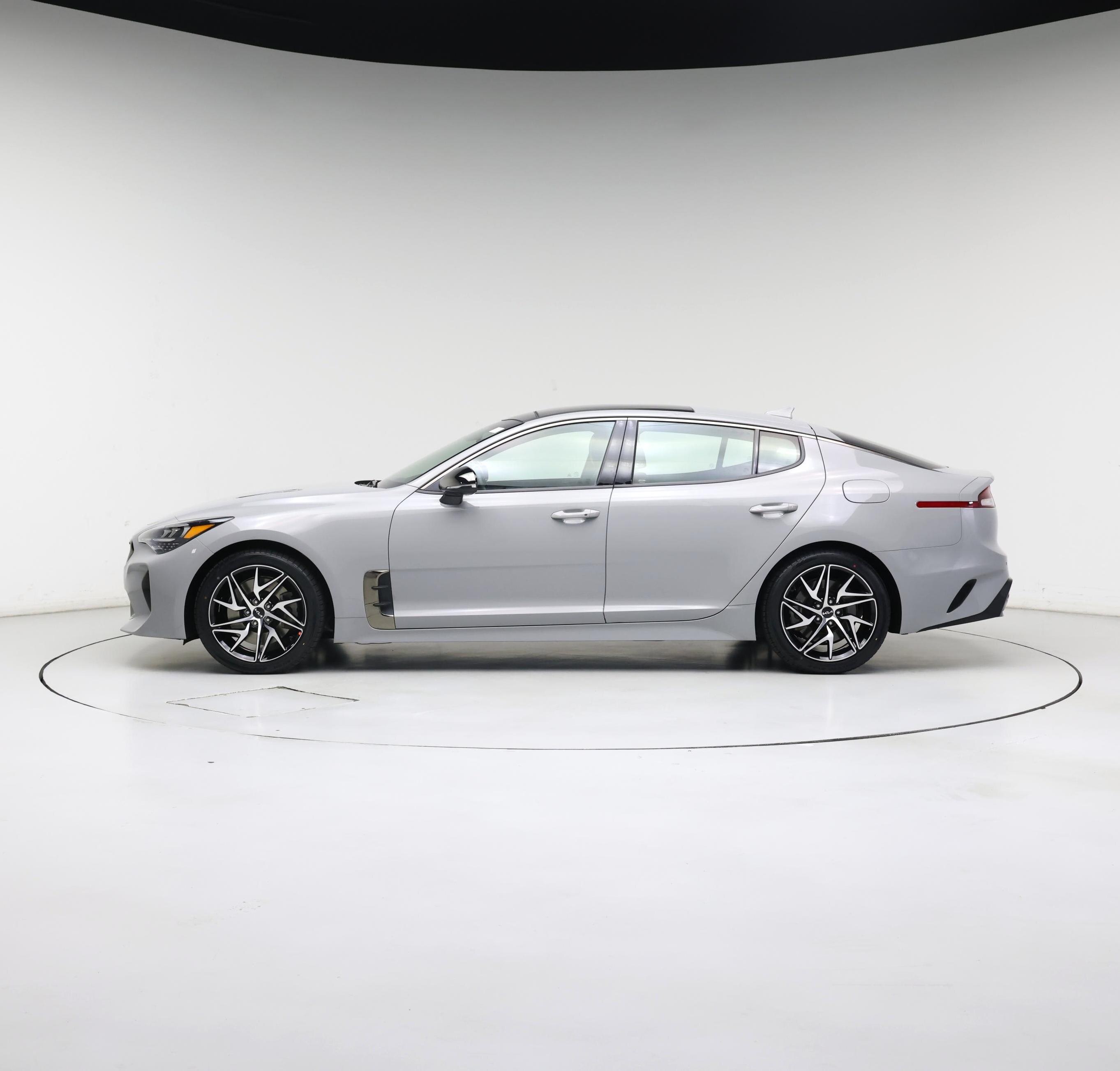 Thumbnail: 2022 Kia Stinger - 3