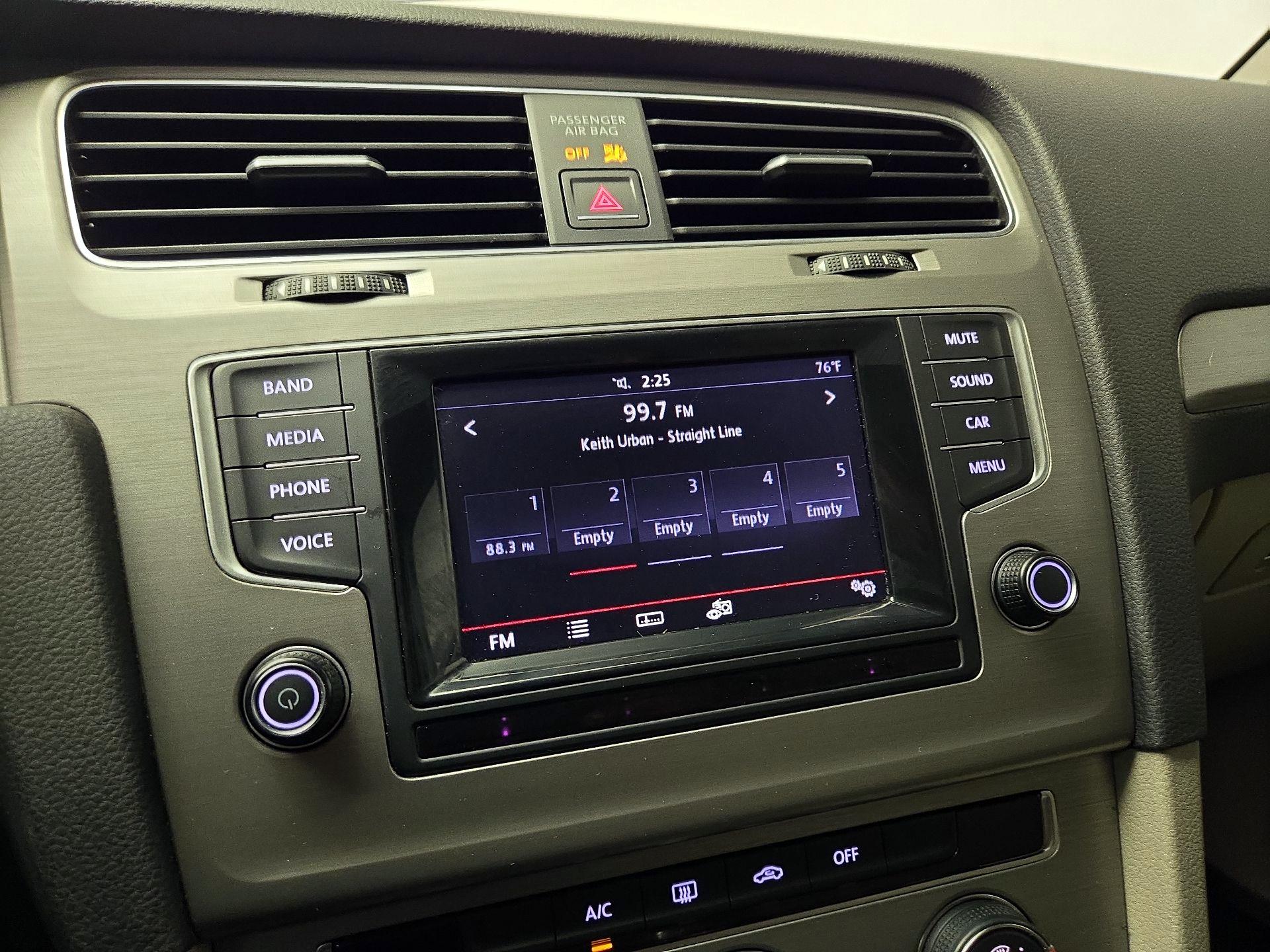 Thumbnail: 2015 Volkswagen Golf - 14