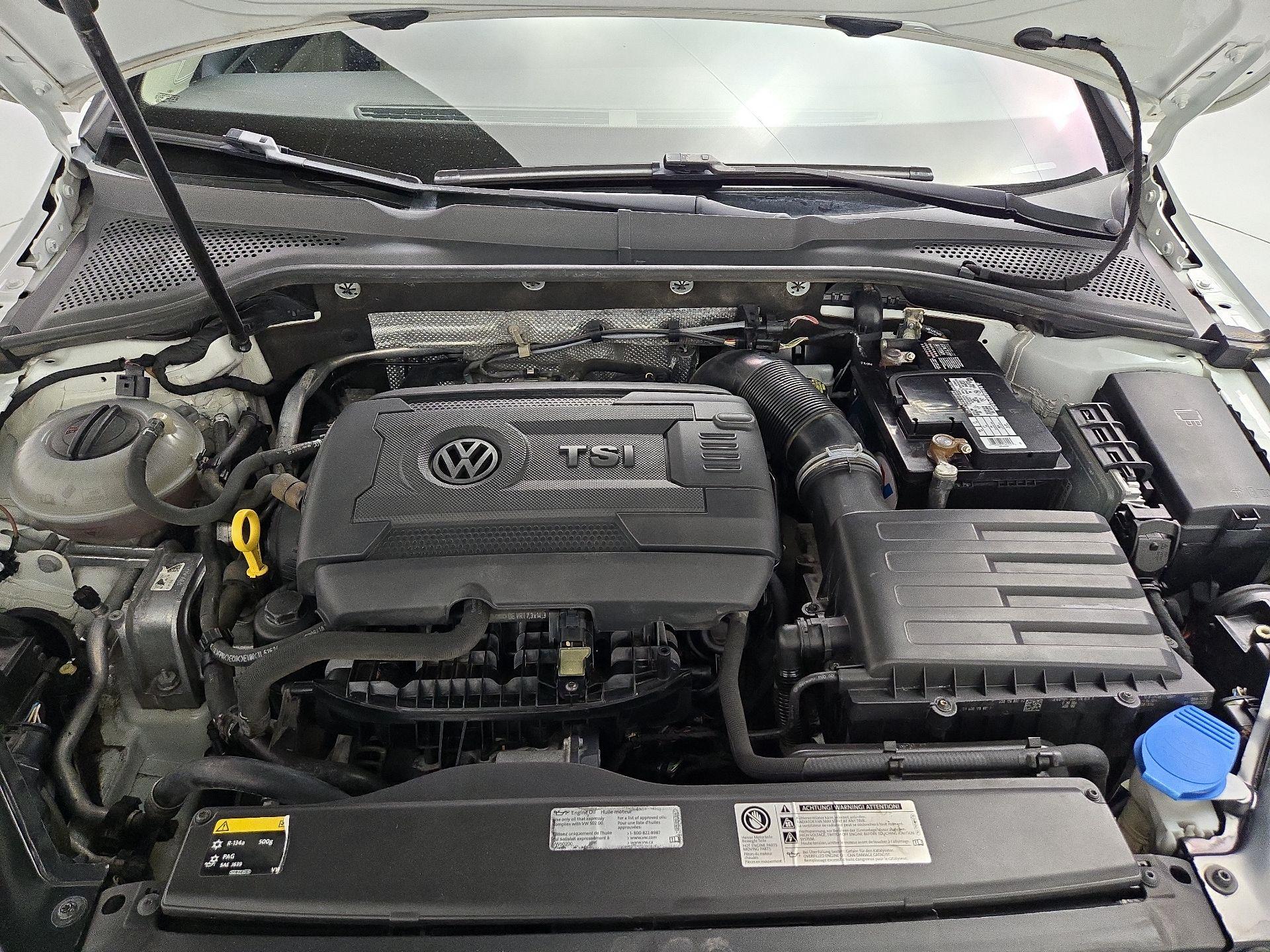 Thumbnail: 2015 Volkswagen Golf - 20